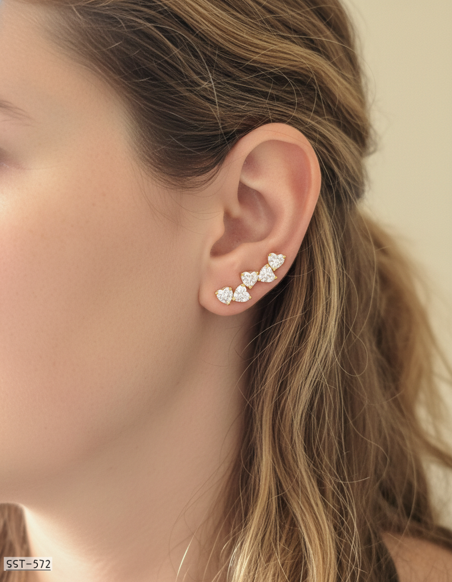 SST 572 | LUXURY CRYSTAL HEART AND BAGUETTE EAR CUFF
