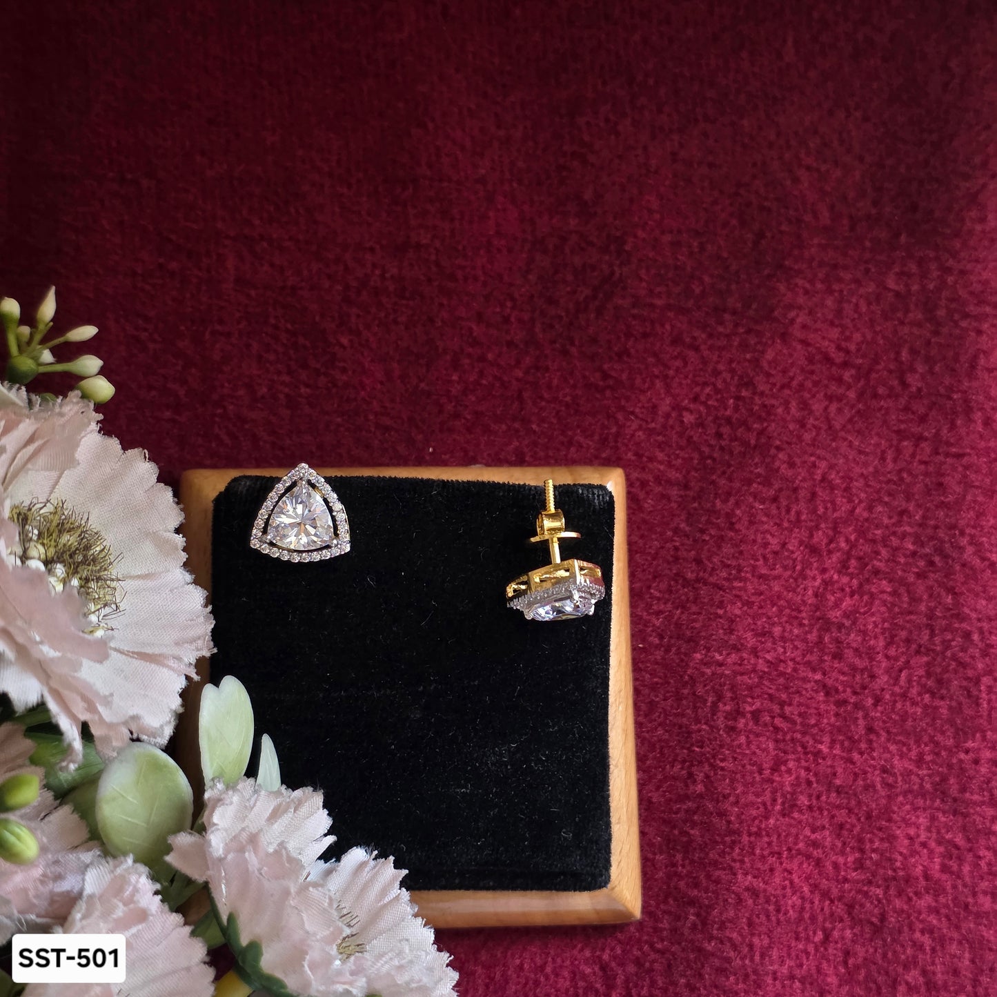 SST 501 | TRIANGLE STUD EARRINGS WITH BRILLIANT STONES