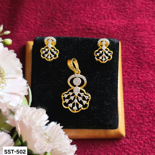 SST 502 | FLORAL PENDANT AND EARRING SET WITH SPARKLING STONES