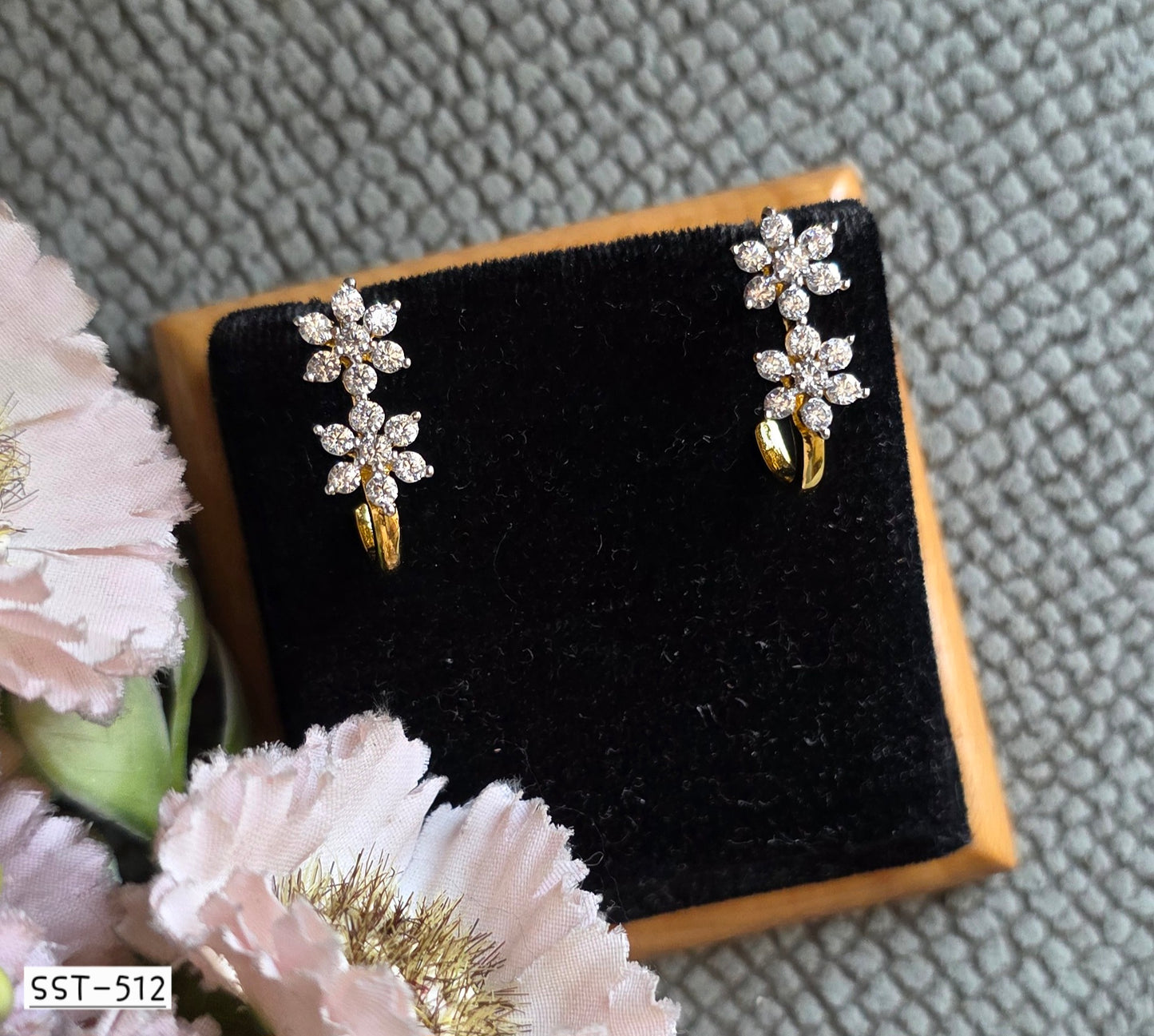 SST 512 | FLOWER STUDED EARRINGS