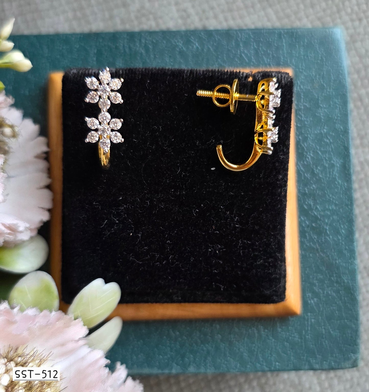 SST 512 | FLOWER STUDED EARRINGS