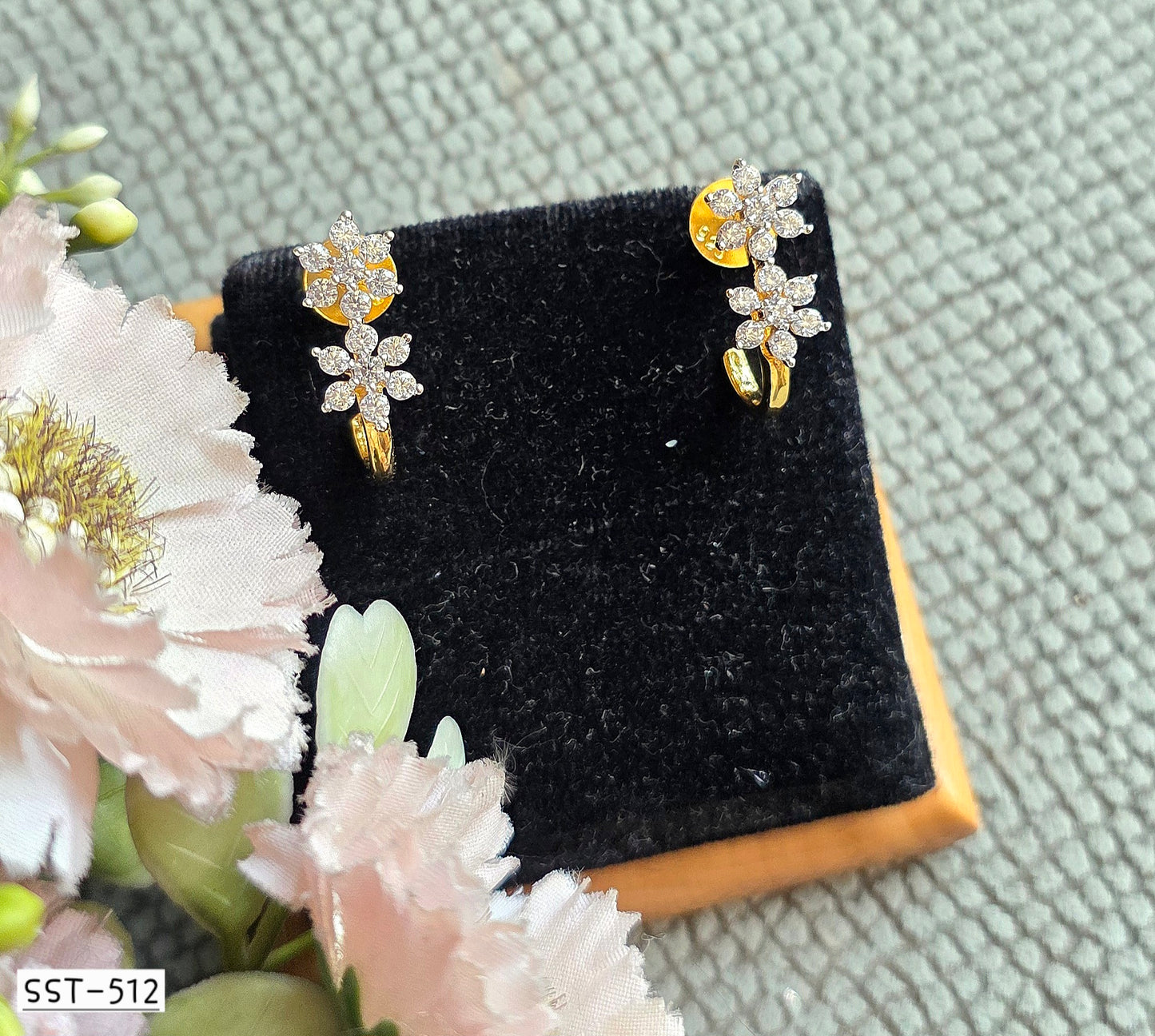 SST 512 | FLOWER STUDED EARRINGS