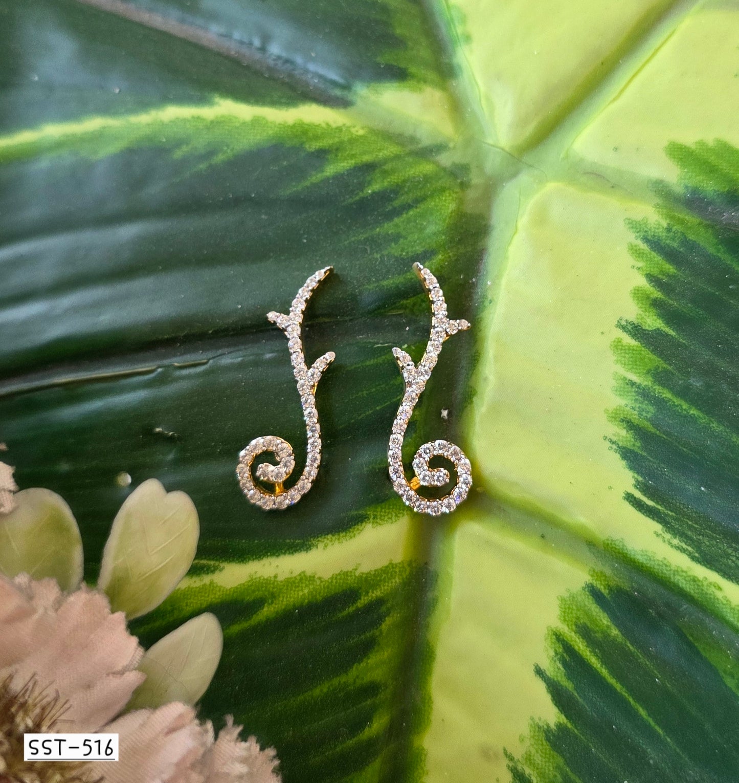 SST 516 | SWIRLING VINE CUFF EARRINGS