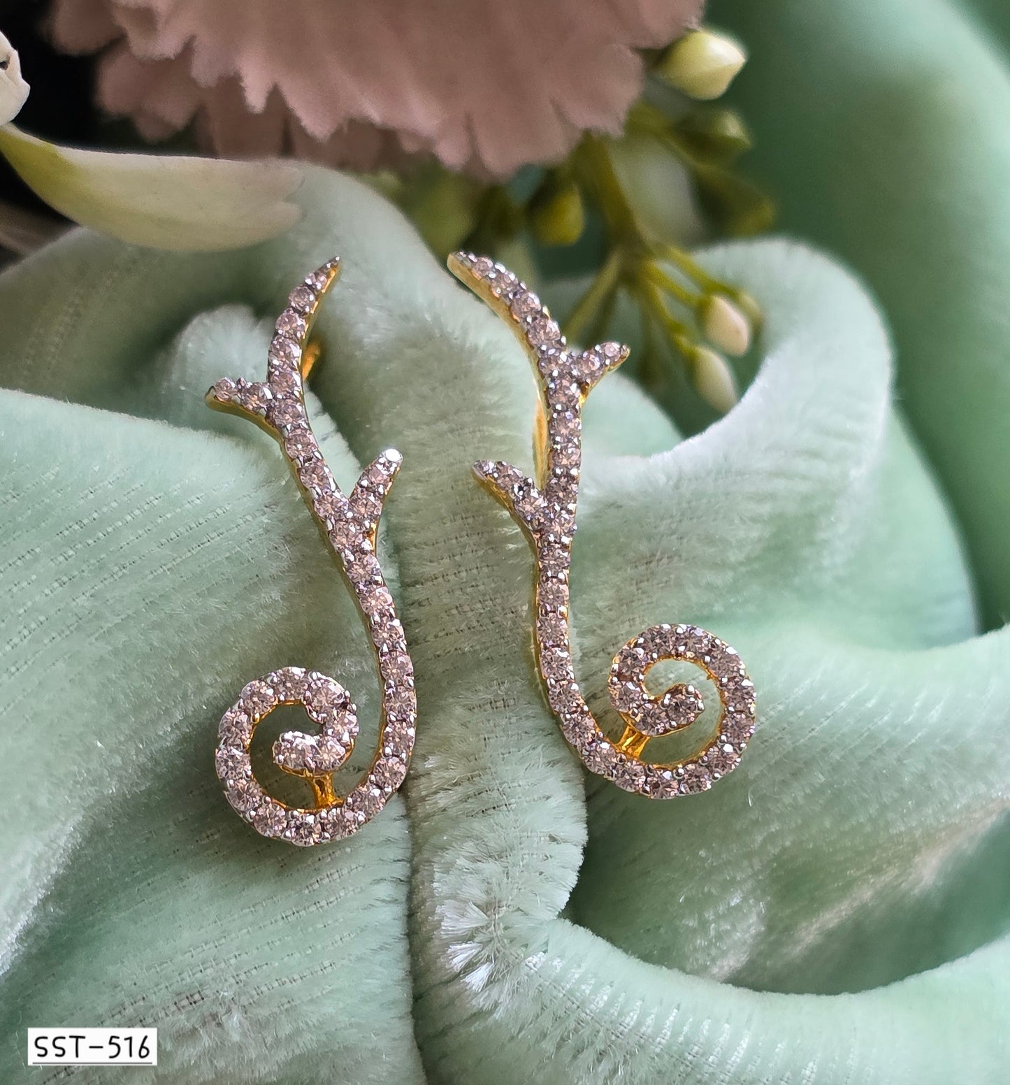 SST 516 | SWIRLING VINE CUFF EARRINGS