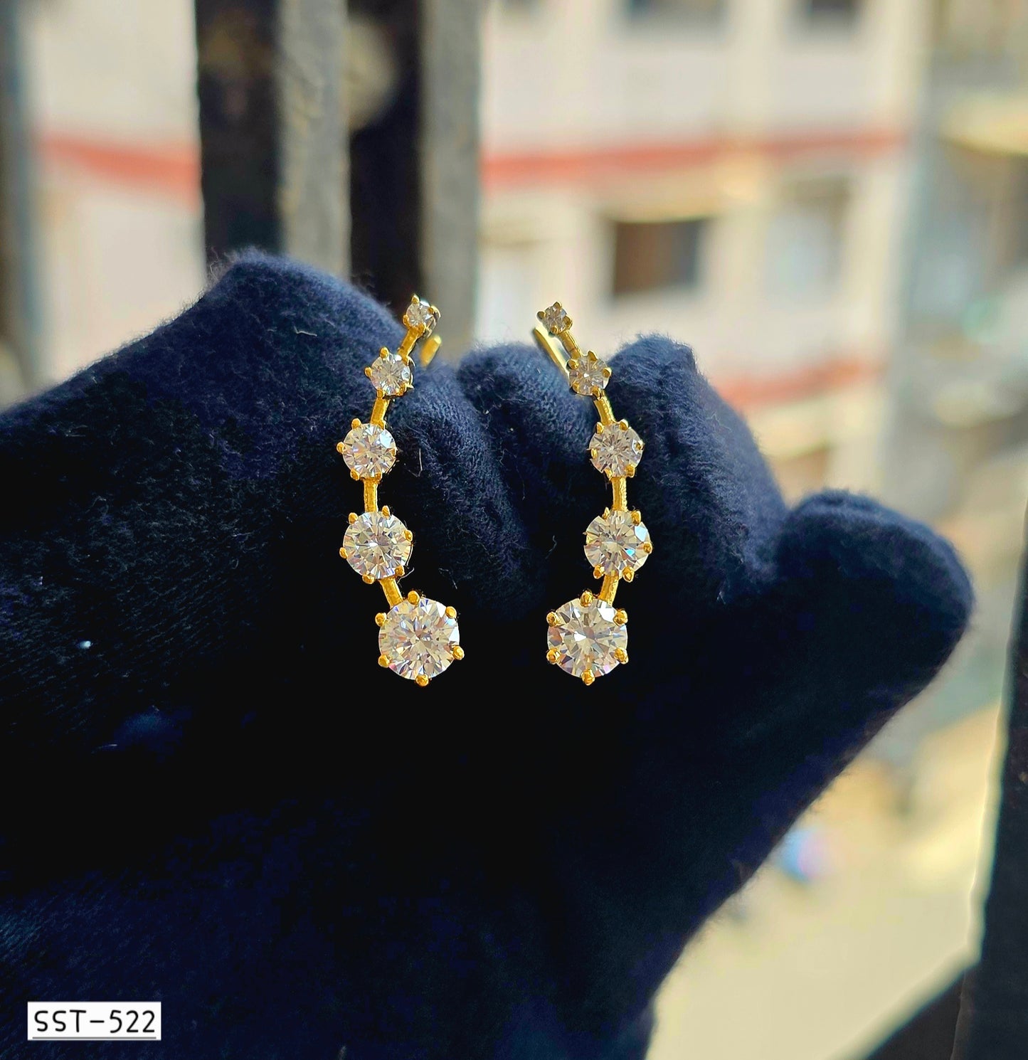 SST 522 | SPARKLING CRYSTAL EAR CUFF