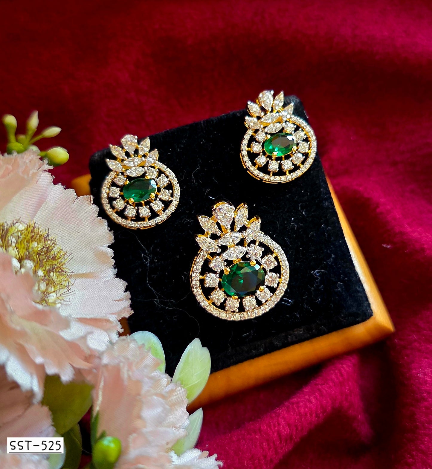 SST 525 | EMERALD HARMONY PENDANT AND EARRING SET