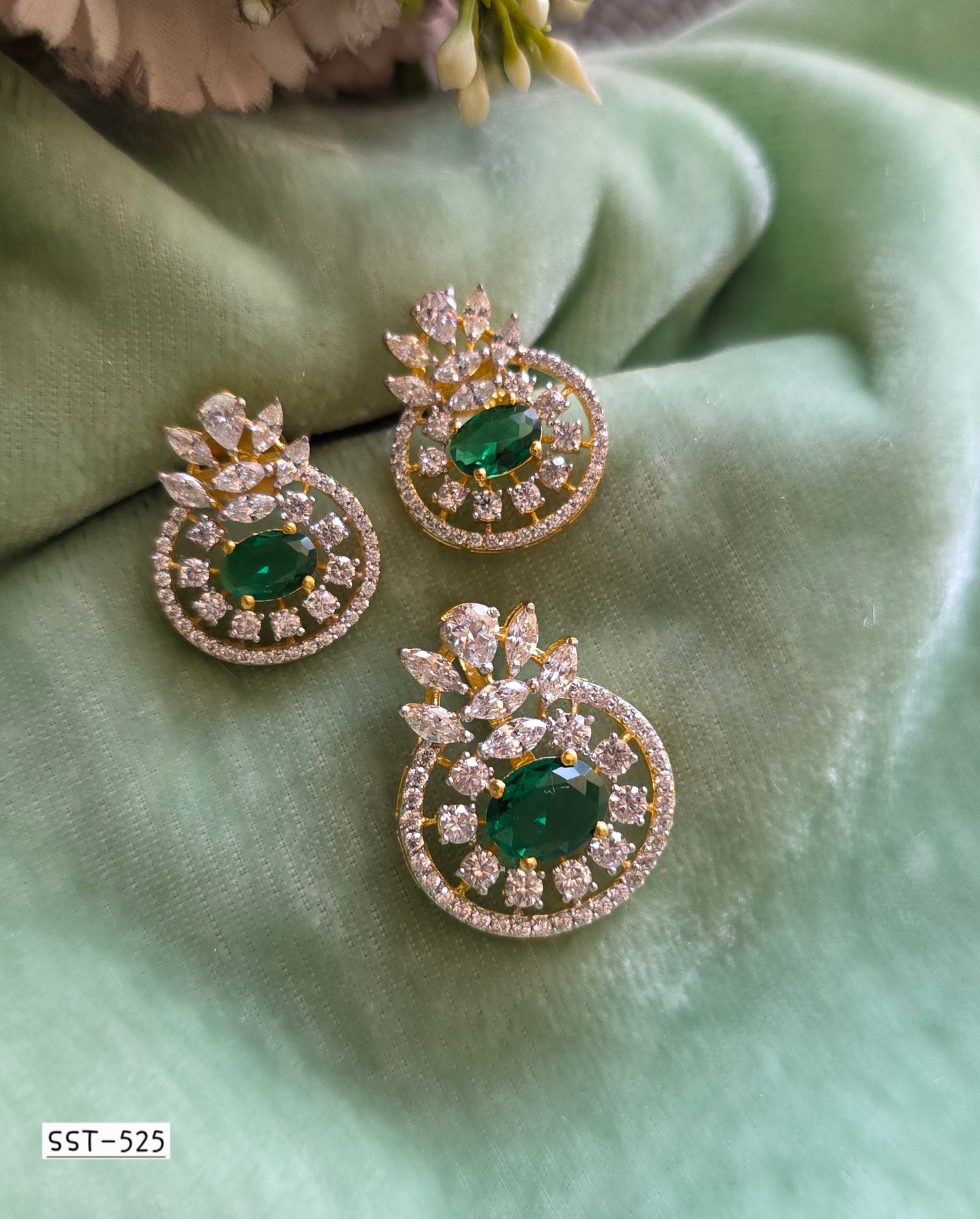 SST 525 | EMERALD HARMONY PENDANT AND EARRING SET