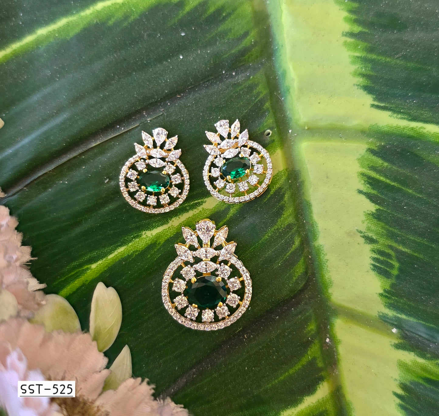 SST 525 | EMERALD HARMONY PENDANT AND EARRING SET