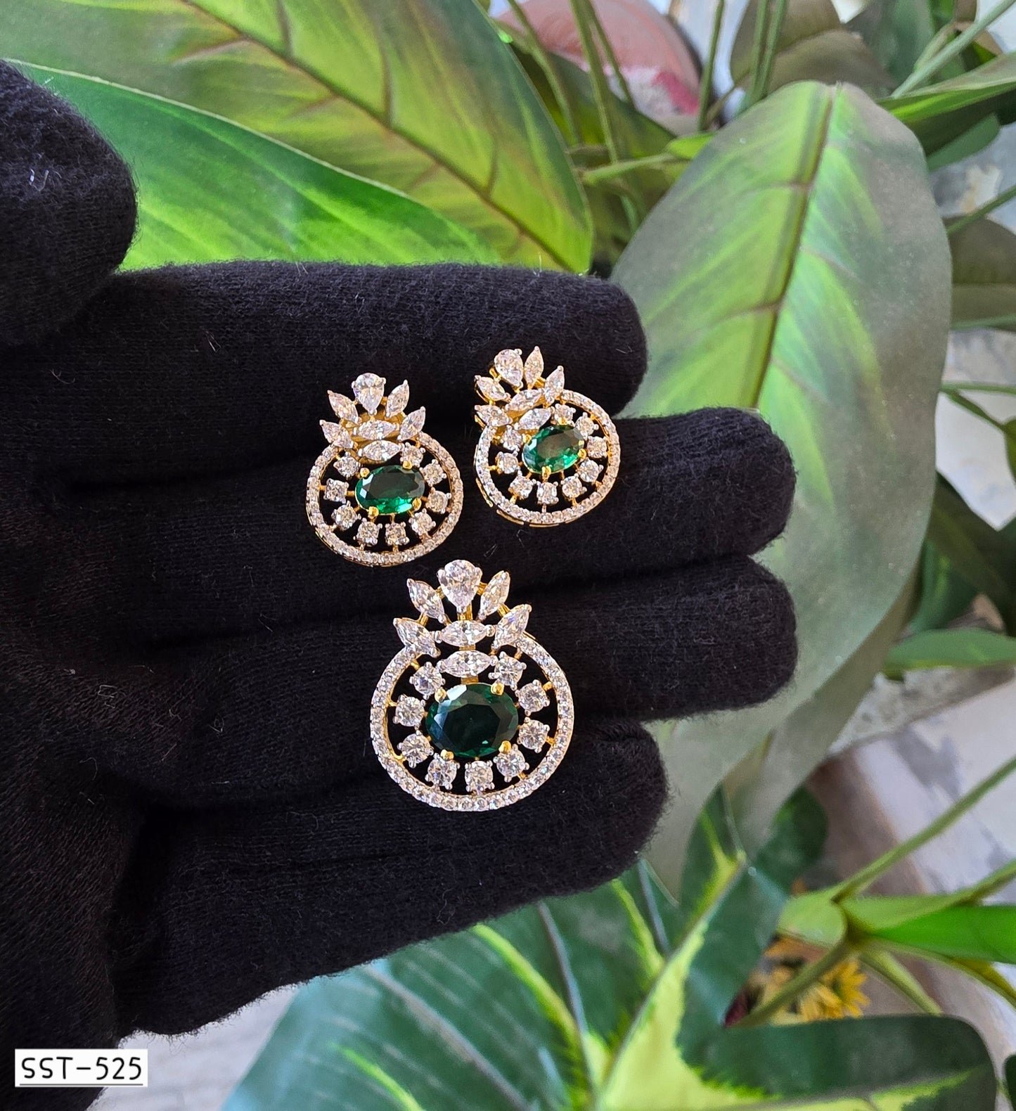 SST 525 | EMERALD HARMONY PENDANT AND EARRING SET