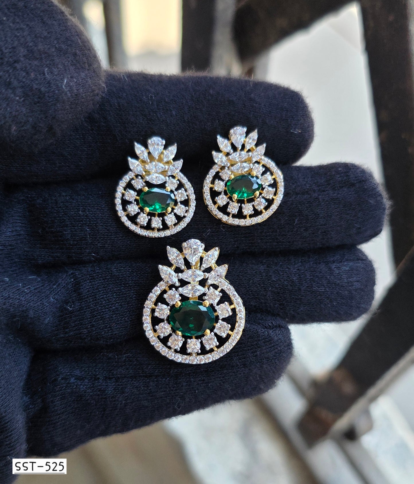SST 525 | EMERALD HARMONY PENDANT AND EARRING SET