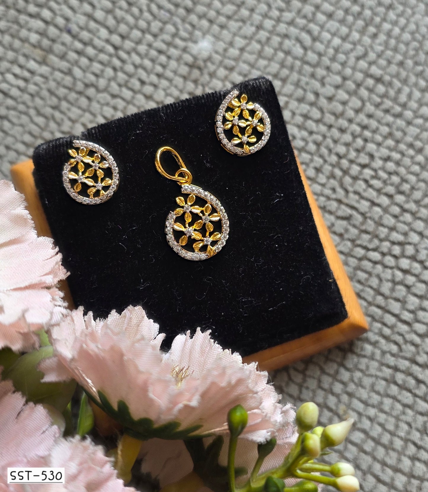 SST 530 | FLORAL WHIRL PENDANT AND EARRINGS SET