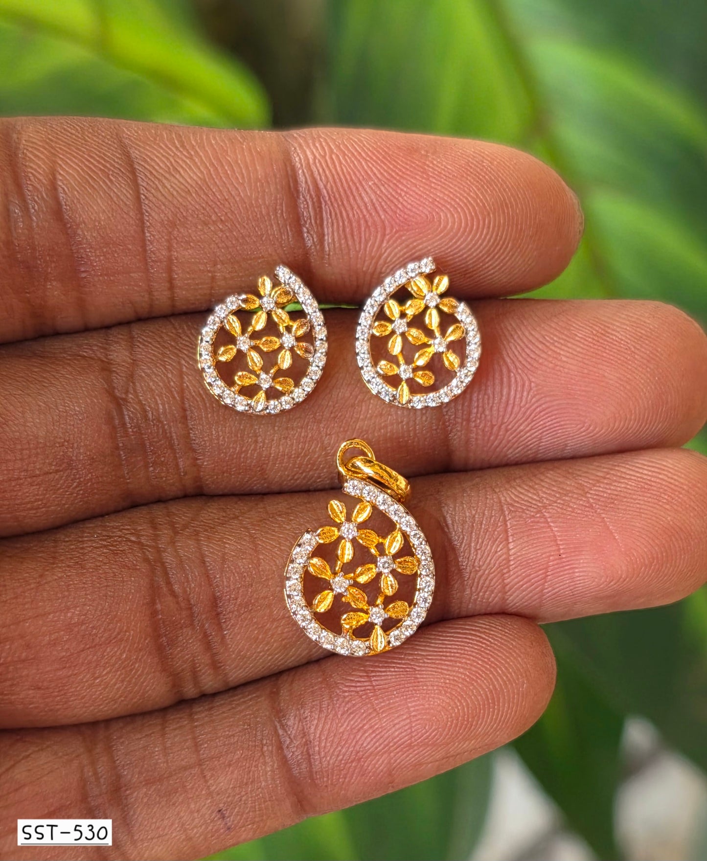 SST 530 | FLORAL WHIRL PENDANT AND EARRINGS SET