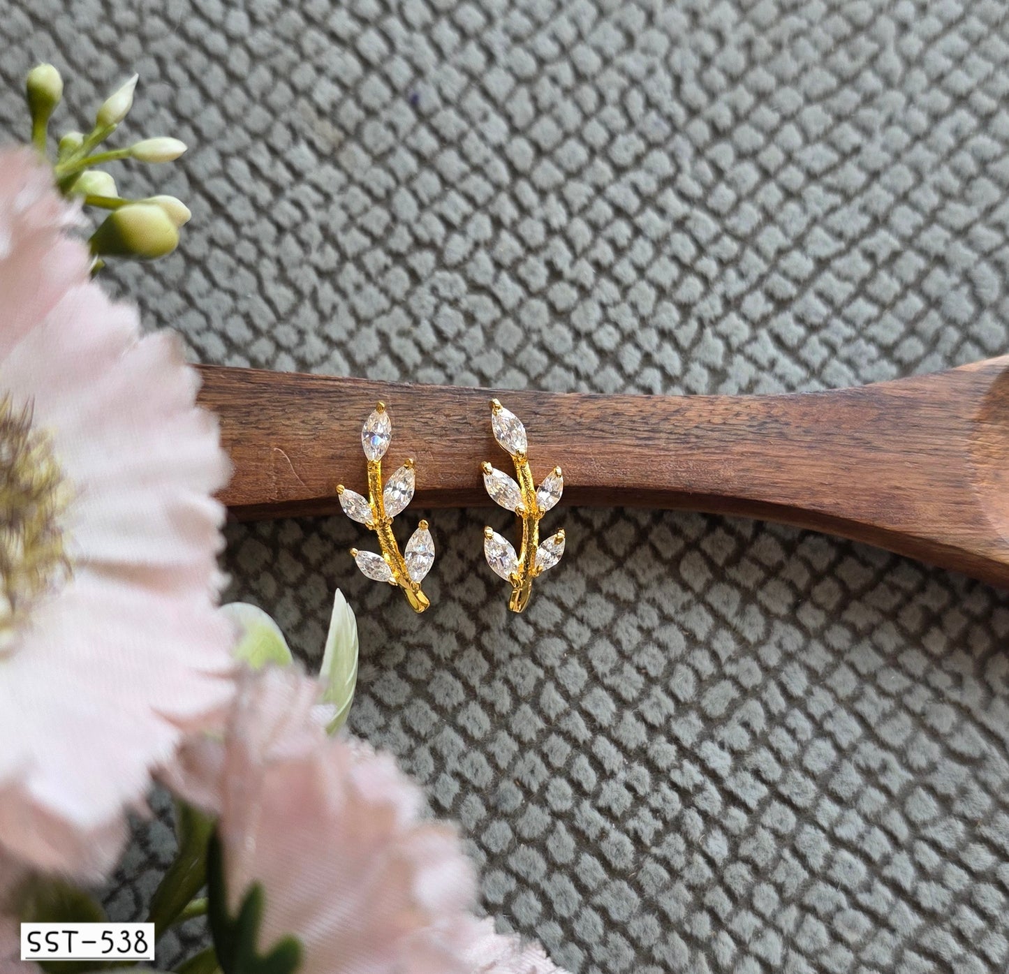 SST 538 | LEAFY EARCUFF EARRINGS