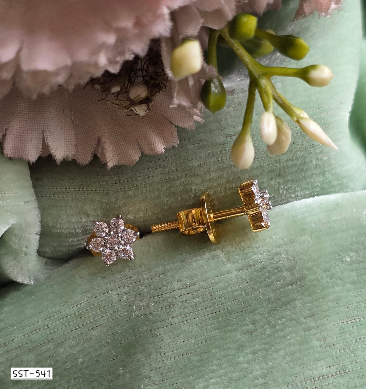 SST 541 | DAZZLING FLORAL EARRINGS