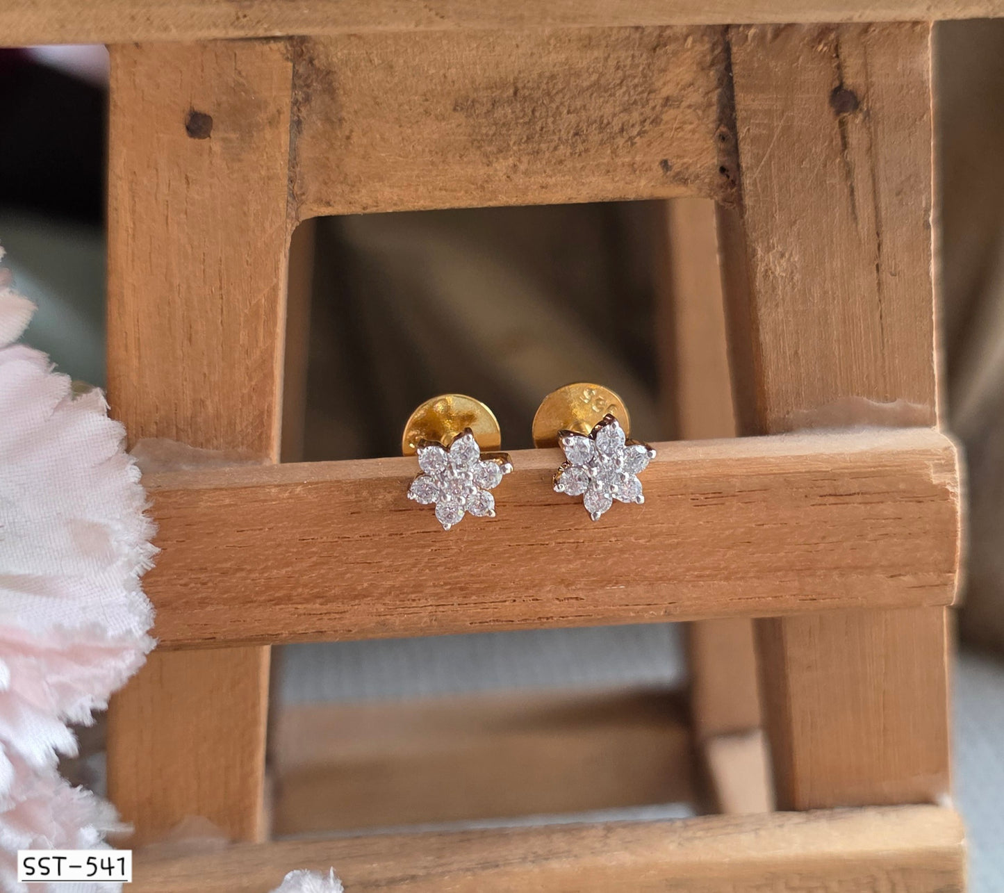 SST 541 | DAZZLING FLORAL EARRINGS