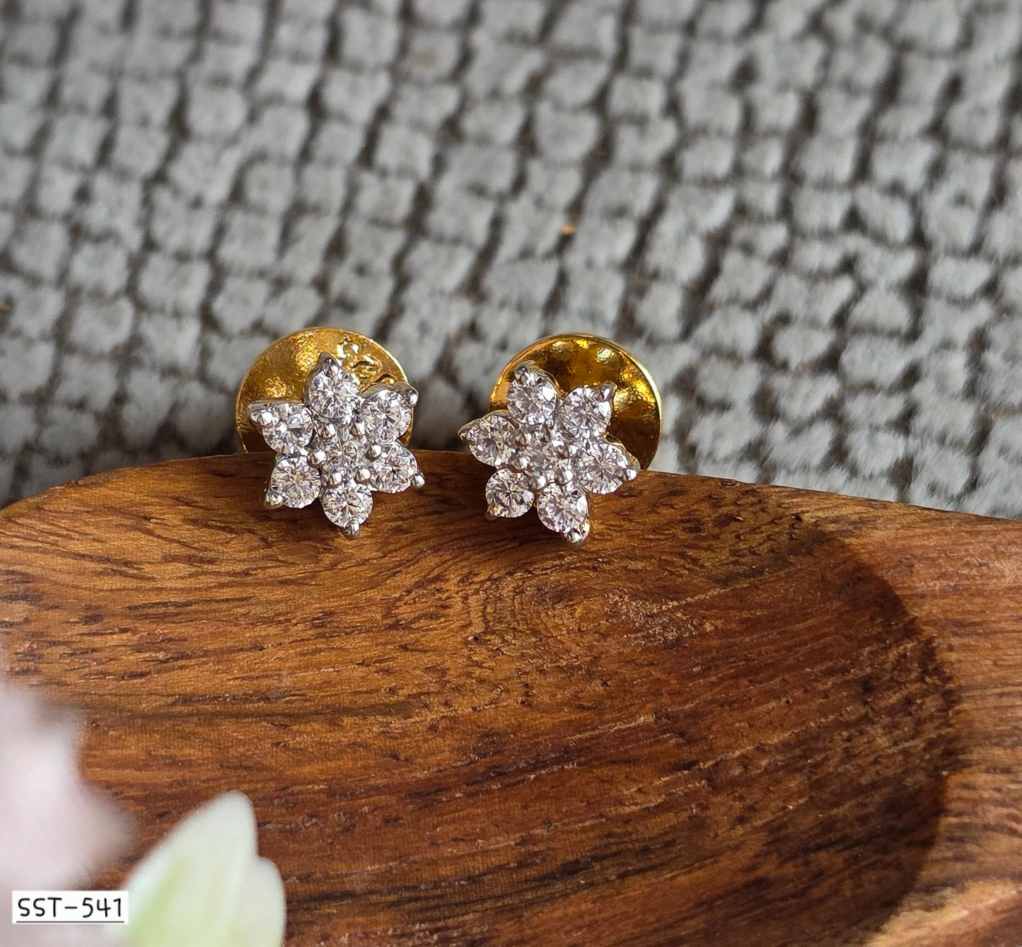 SST 541 | DAZZLING FLORAL EARRINGS