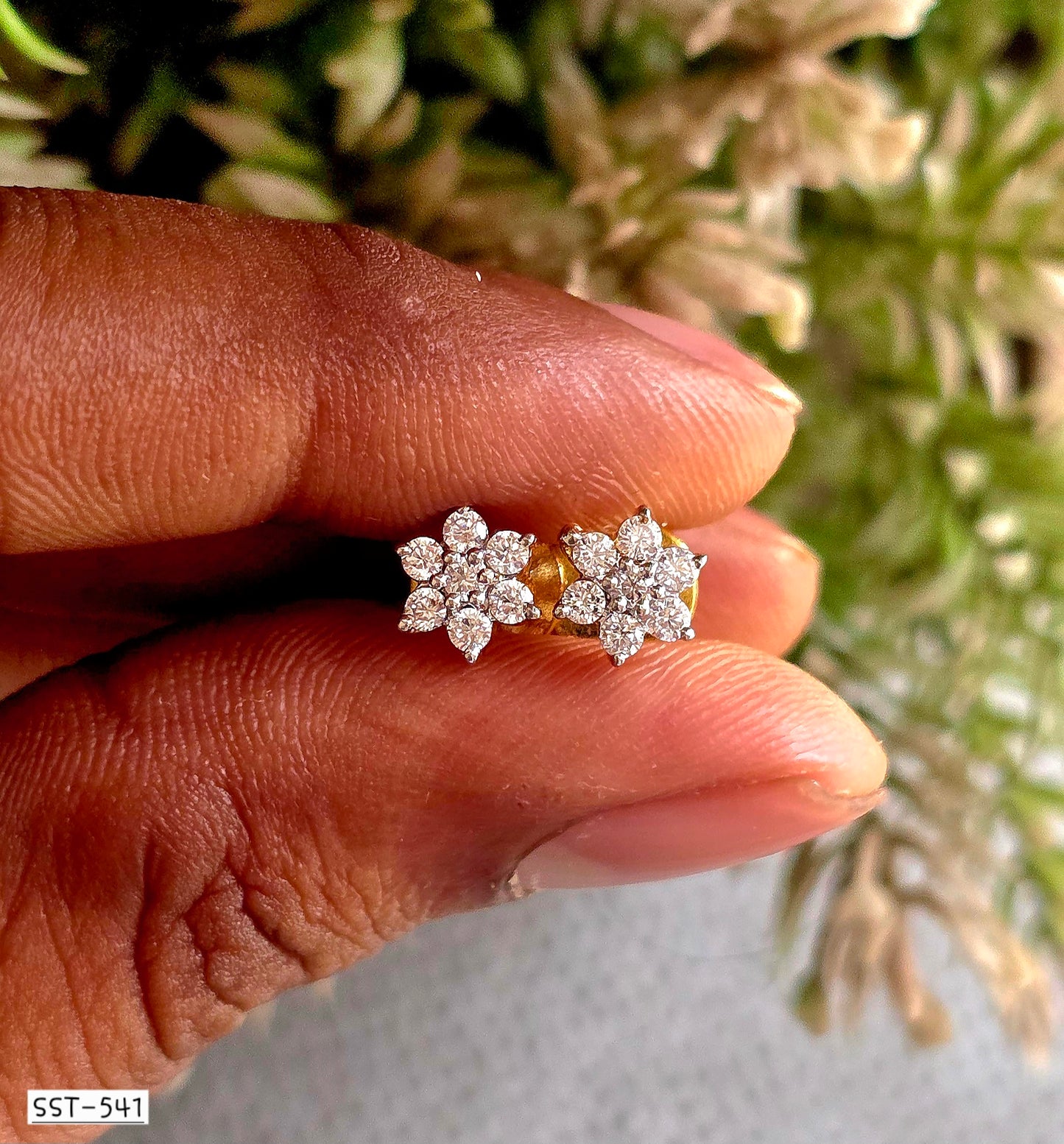 SST 541 | DAZZLING FLORAL EARRINGS