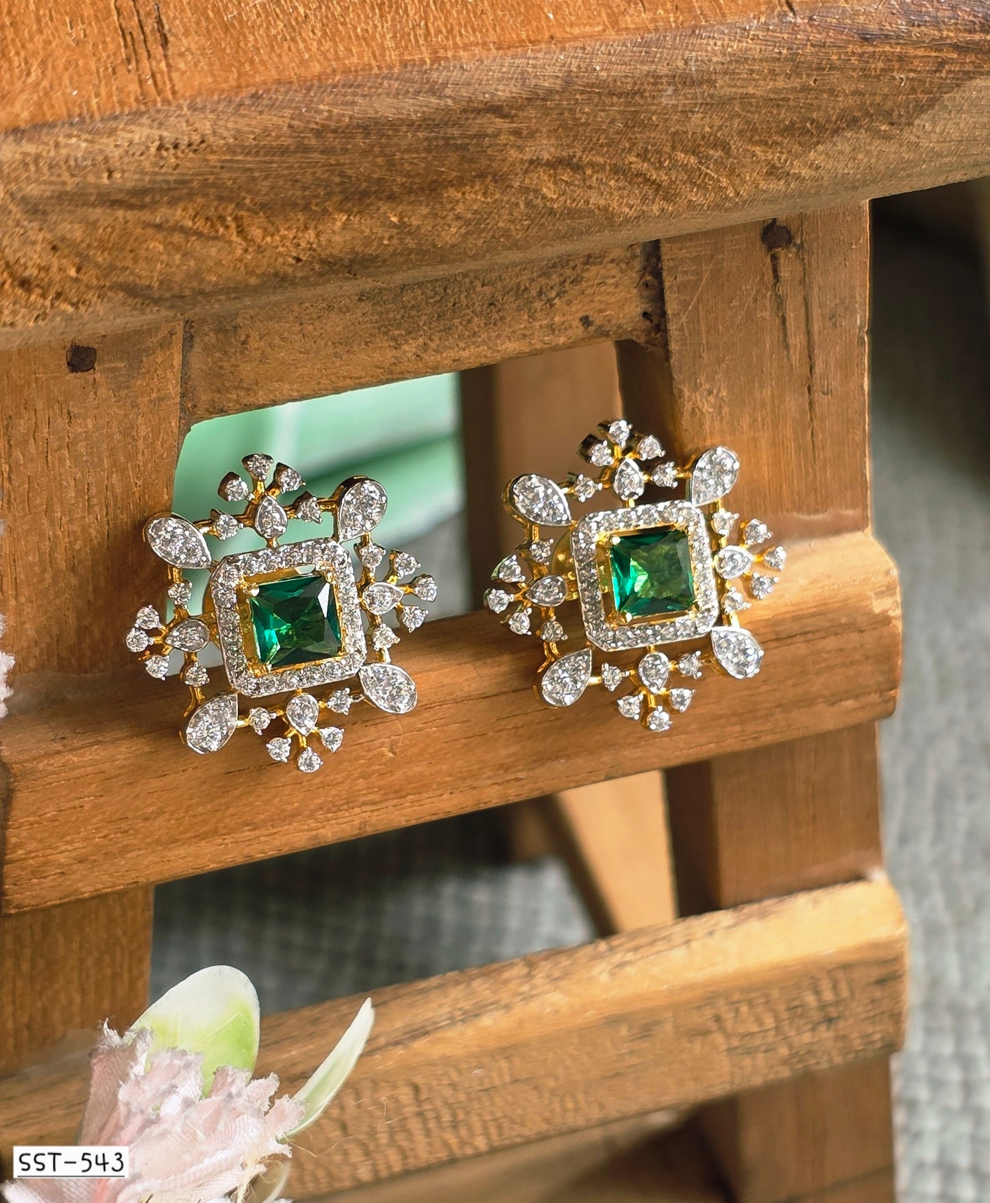 SST 543 | EMERALD SPLENDOR EARRINGS
