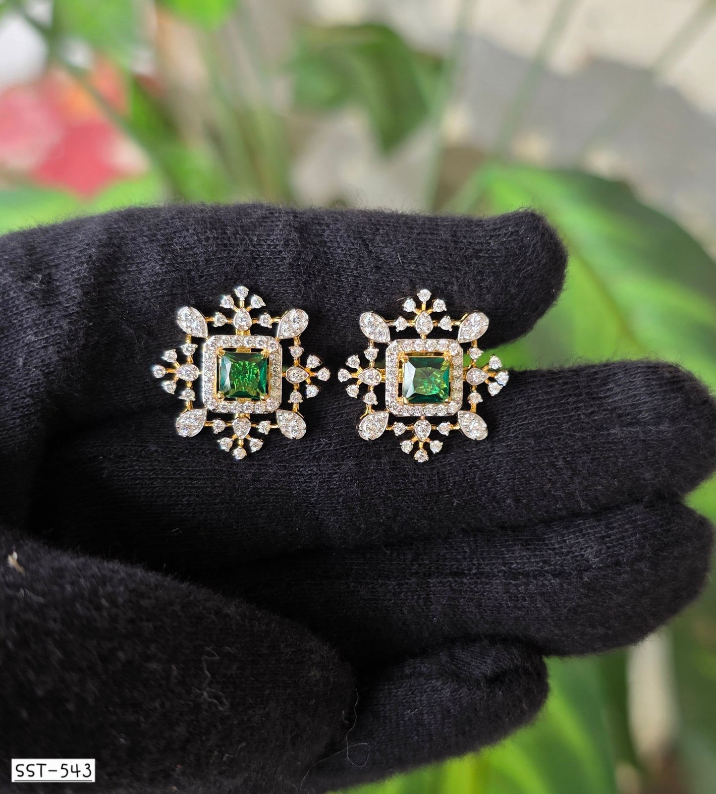 SST 543 | EMERALD SPLENDOR EARRINGS