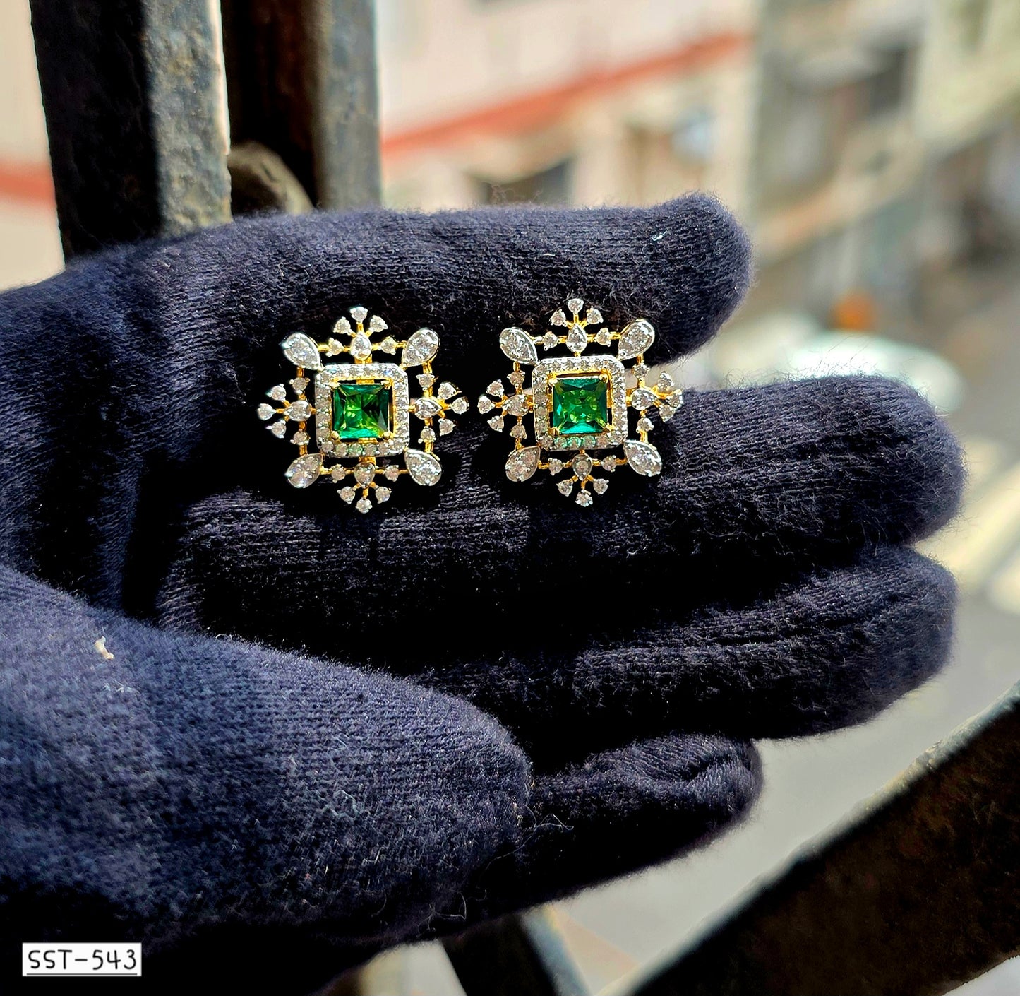 SST 543 | EMERALD SPLENDOR EARRINGS
