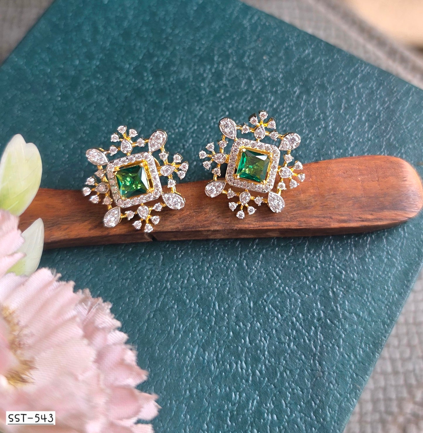SST 543 | EMERALD SPLENDOR EARRINGS