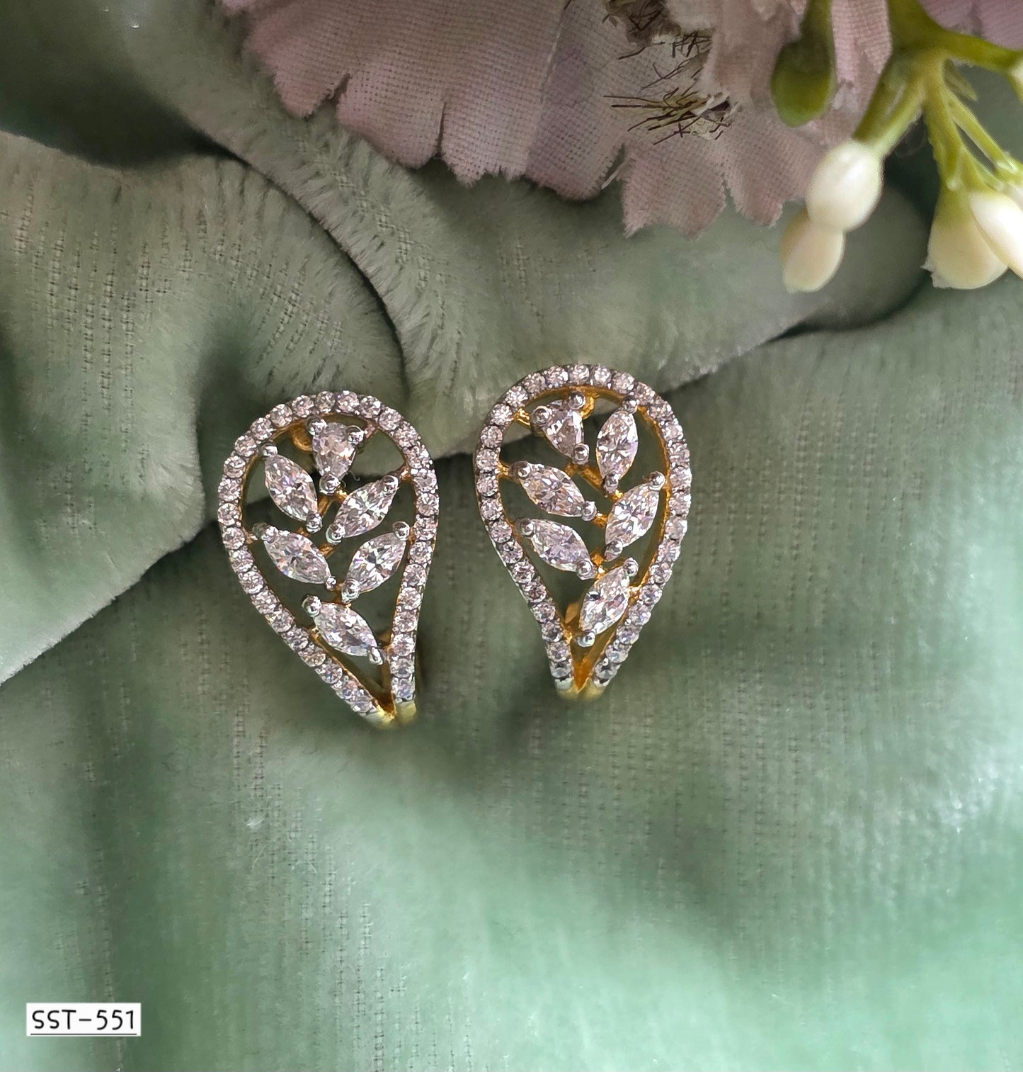 SST 551 | LUMINOUS PEAR DROP EARRINGS