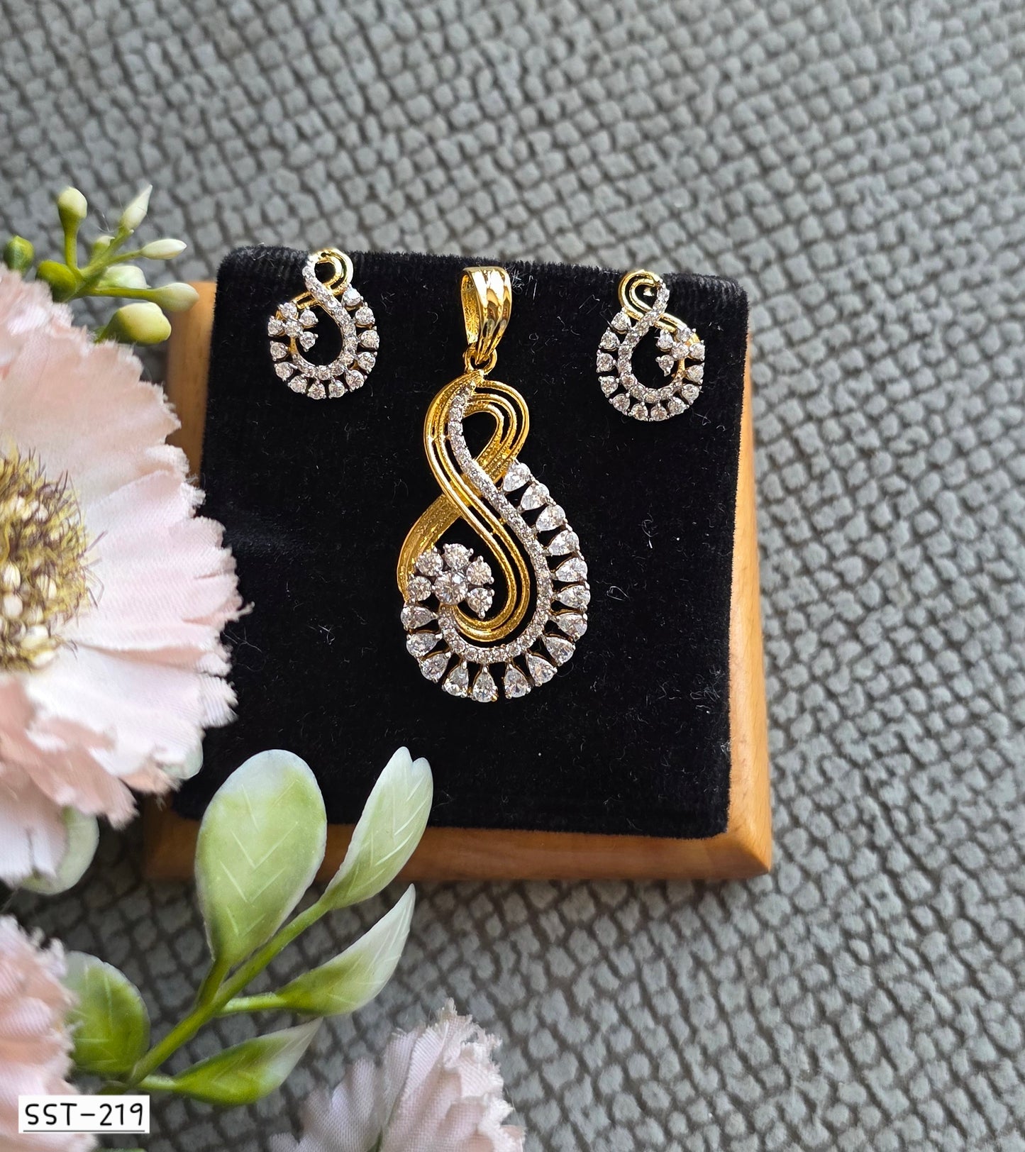 SST 219 | INFINITY DESIGNED PENDANT AND EARRING SET