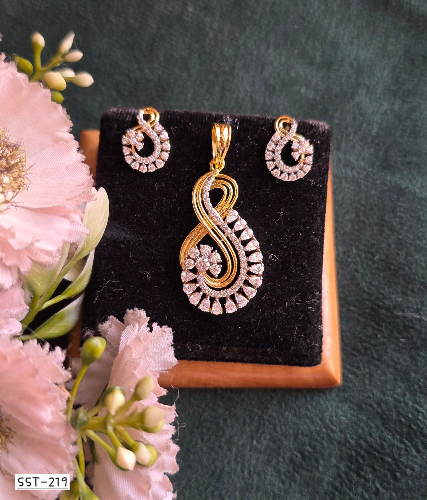 SST 219 | INFINITY DESIGNED PENDANT AND EARRING SET