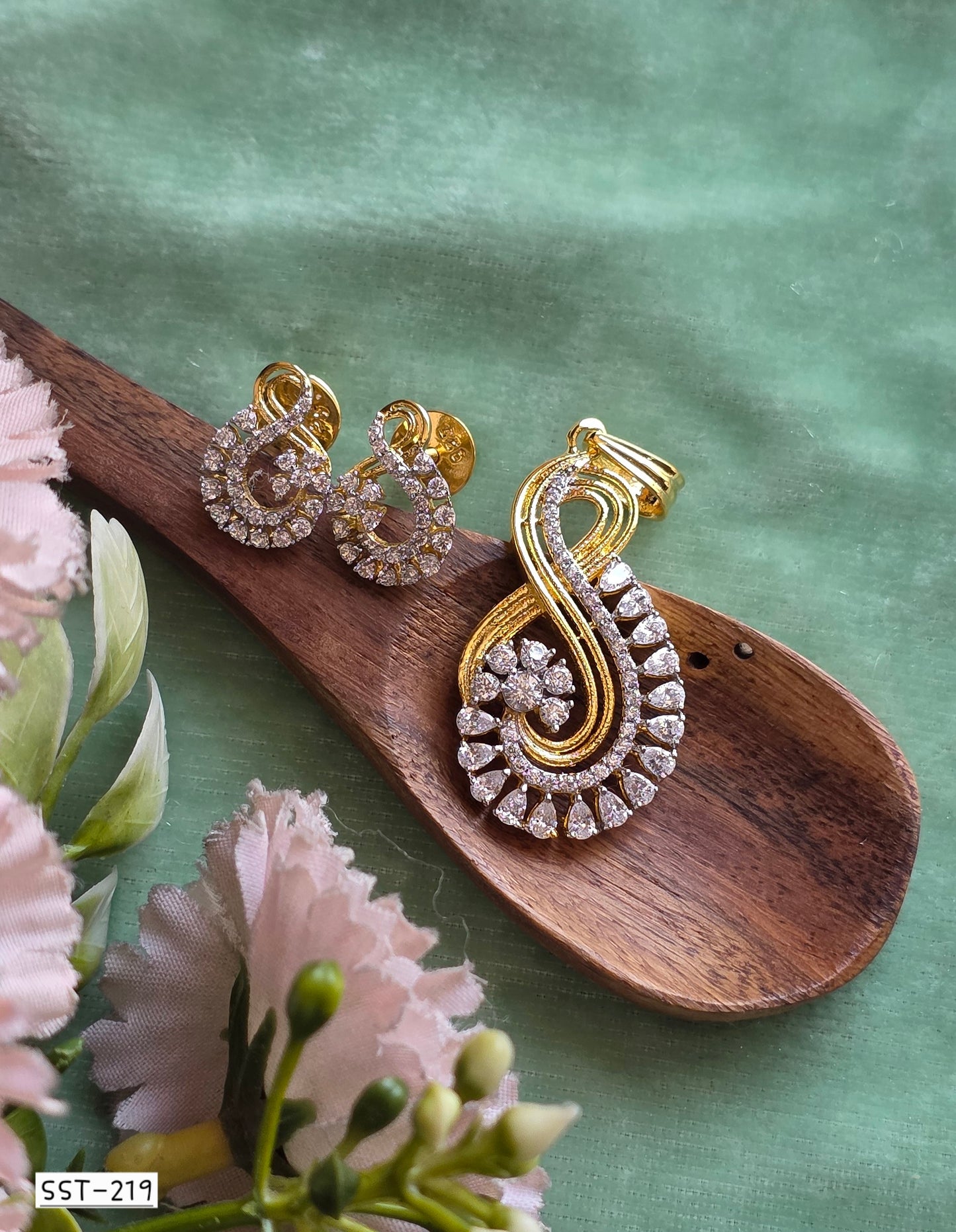 SST 219 | INFINITY DESIGNED PENDANT AND EARRING SET