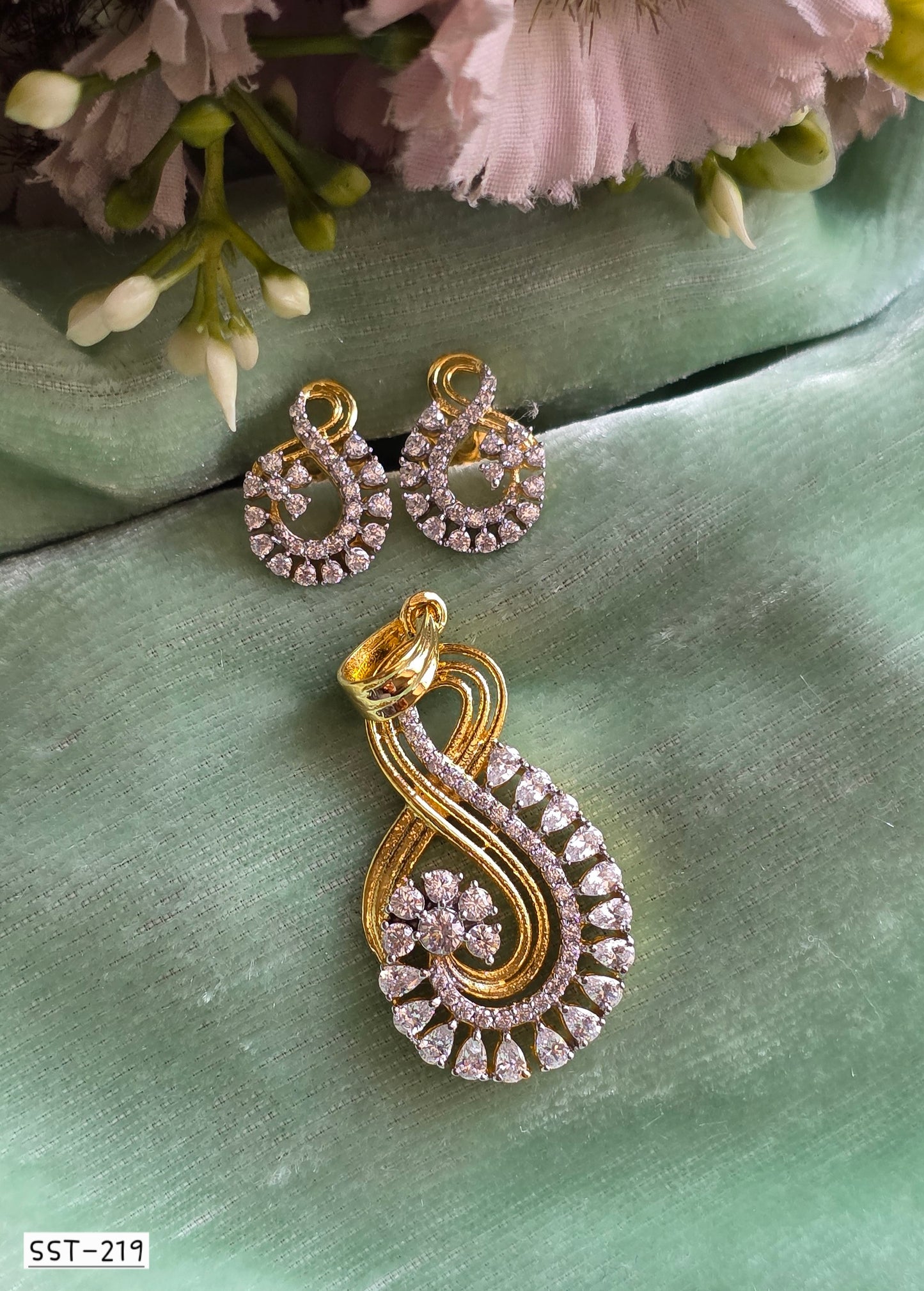 SST 219 | INFINITY DESIGNED PENDANT AND EARRING SET