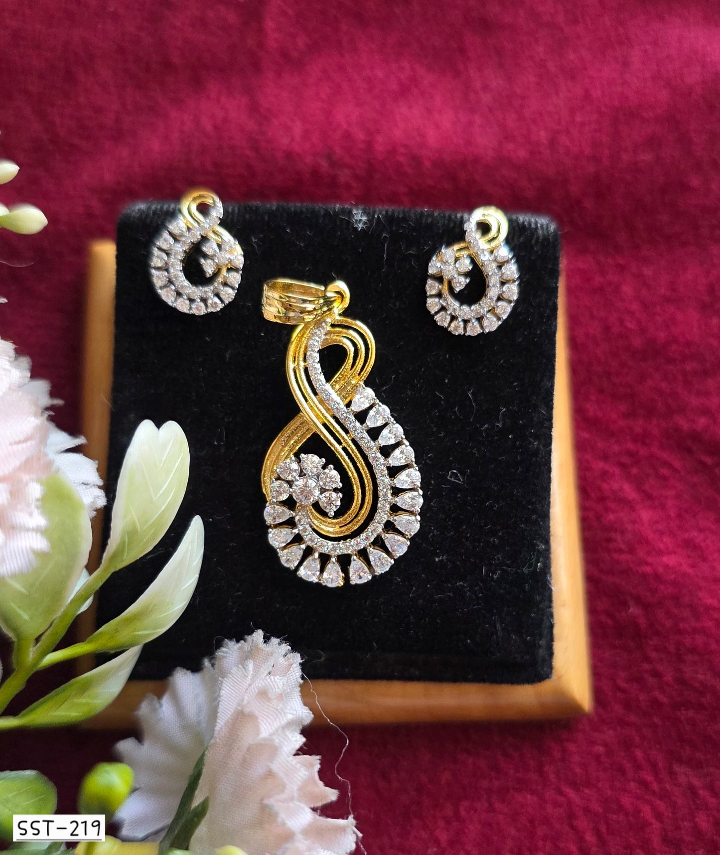 SST 219 | INFINITY DESIGNED PENDANT AND EARRING SET