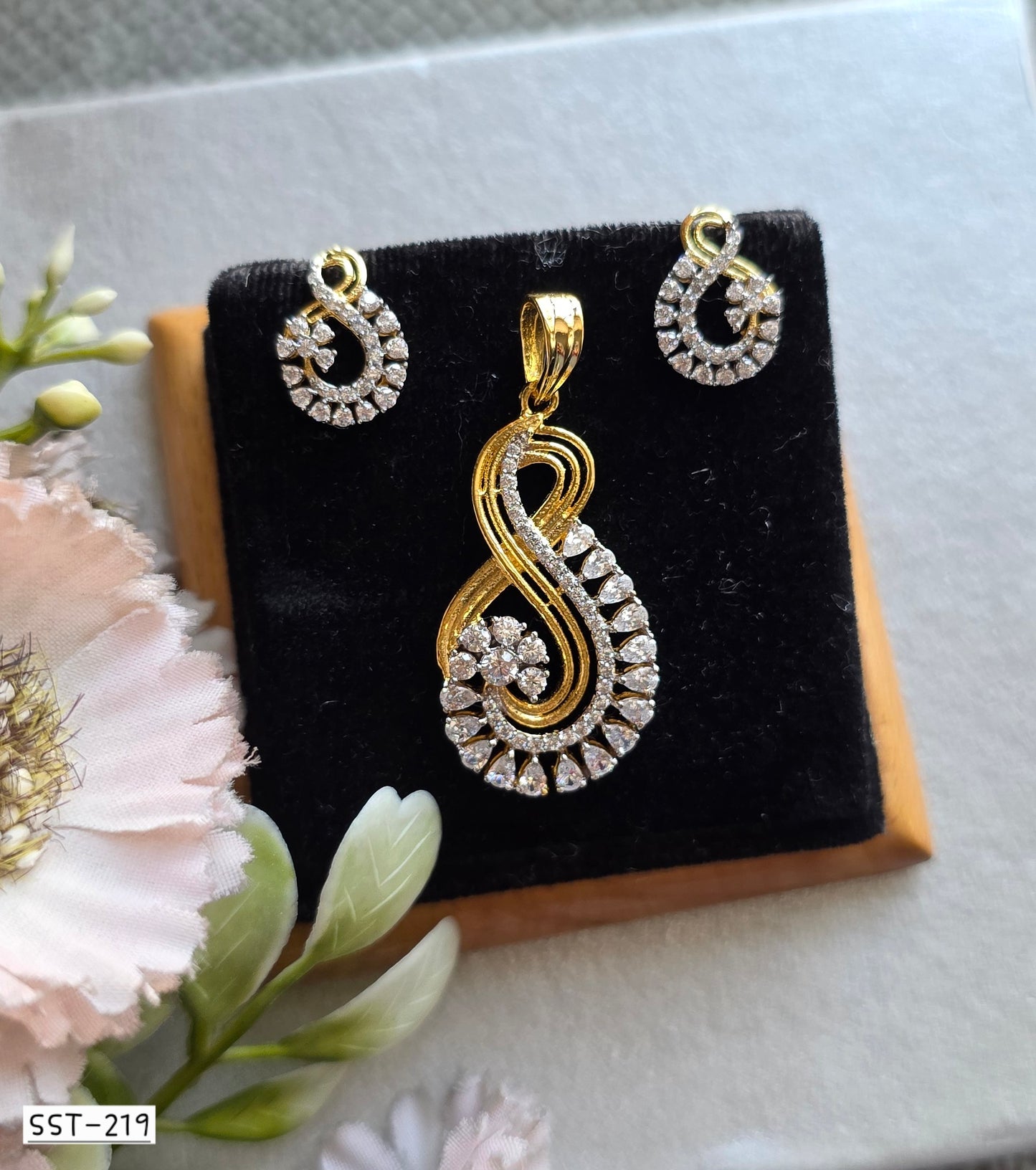 SST 219 | INFINITY DESIGNED PENDANT AND EARRING SET