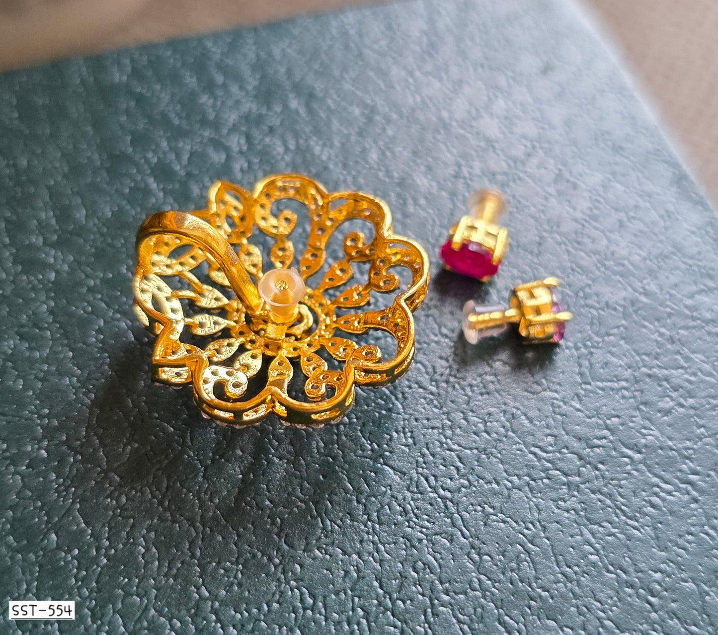 SST 554 |EMERALD FLORAL PENDANT