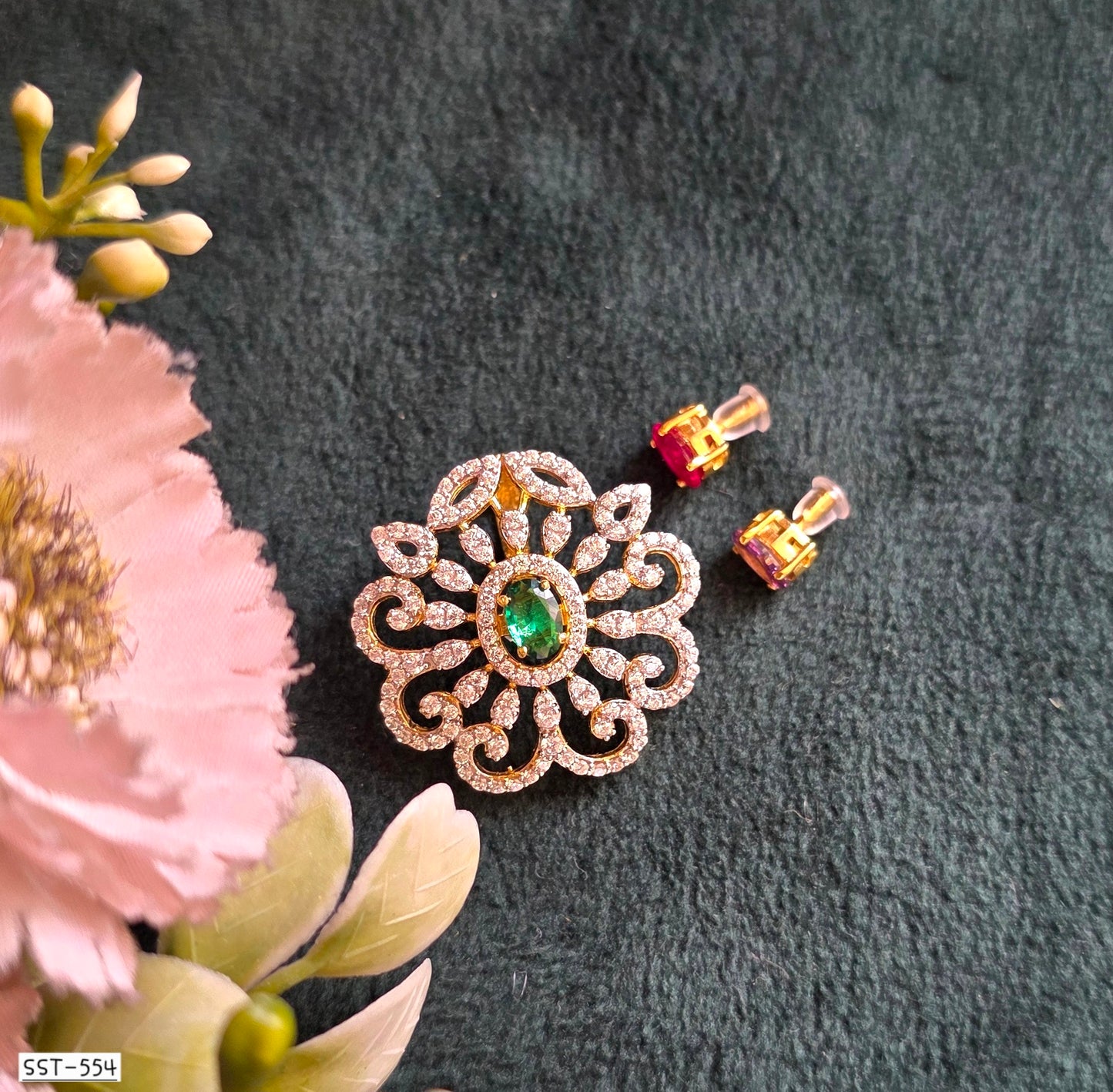 SST 554 |EMERALD FLORAL PENDANT