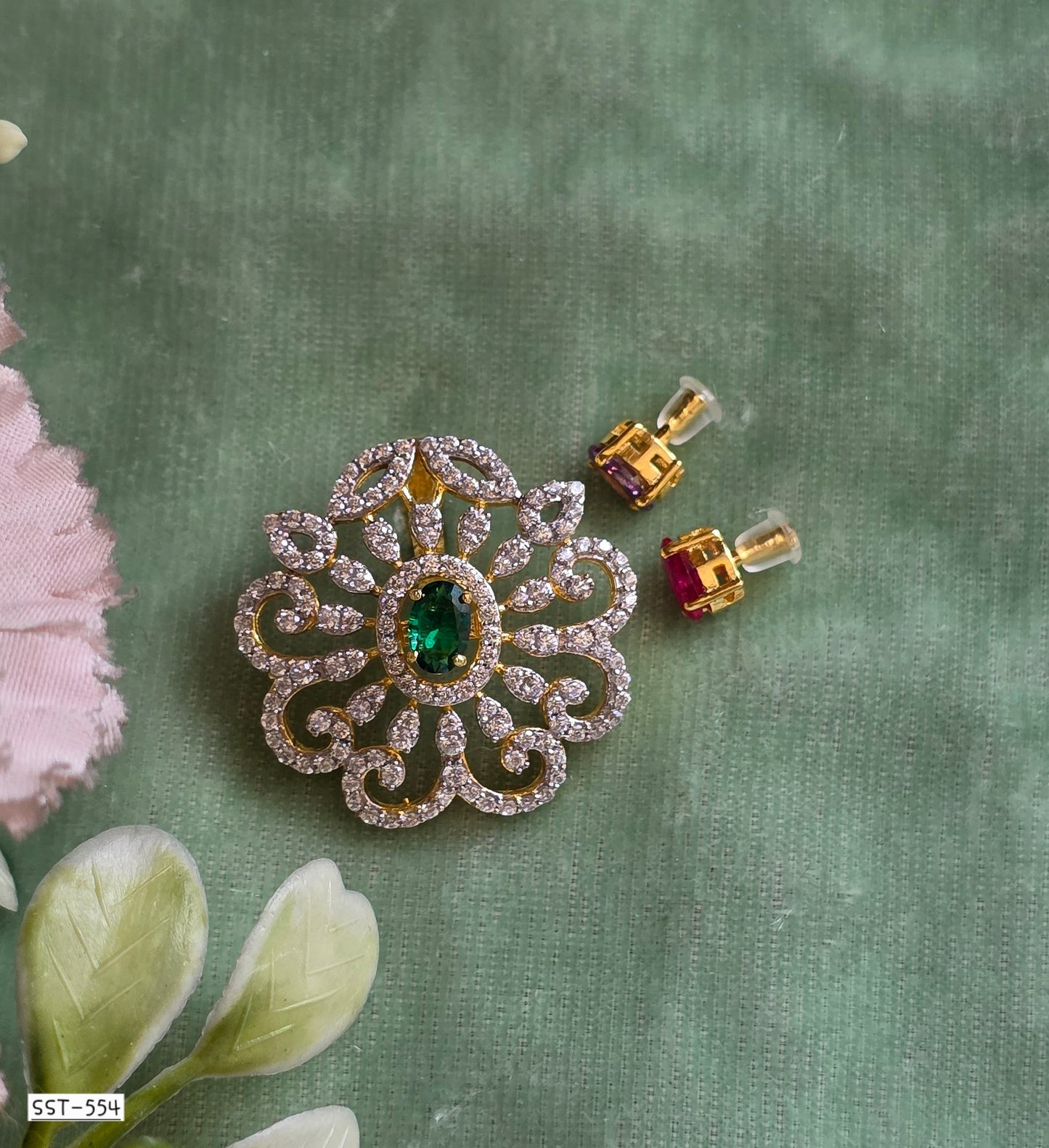 SST 554 |EMERALD FLORAL PENDANT