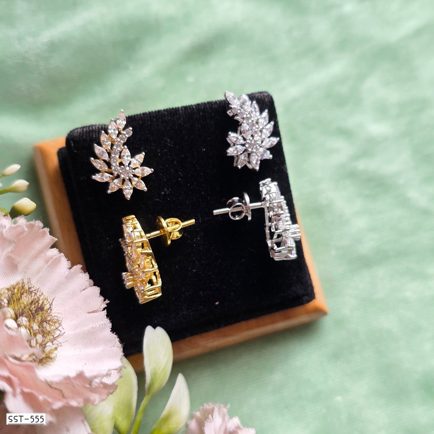 SST 555 | GRACEFUL LEAF DESIGN EARRINGS