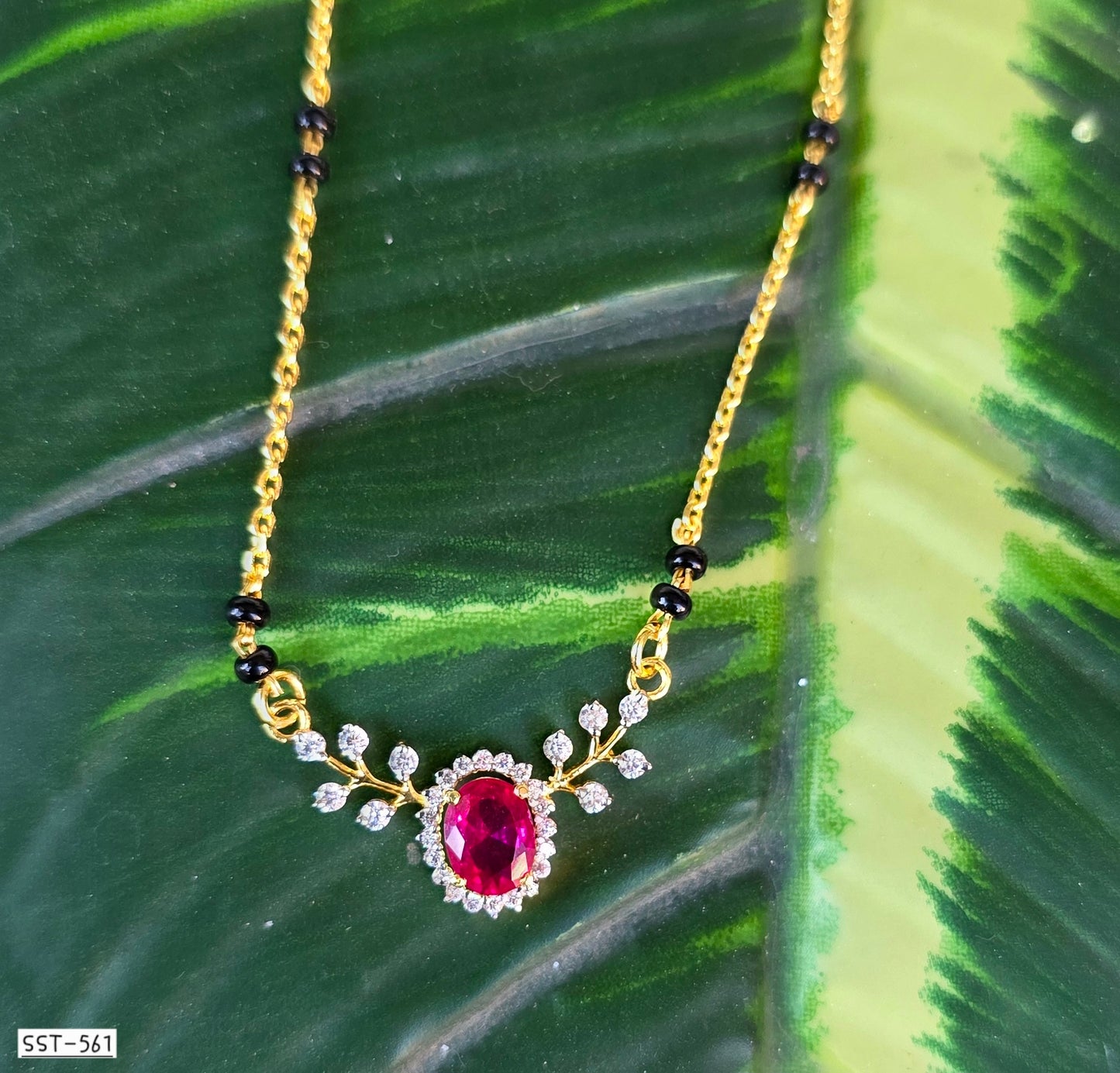 SST 561DB RED| ELEGANT EMERALD DELIGHT NECKLACE
