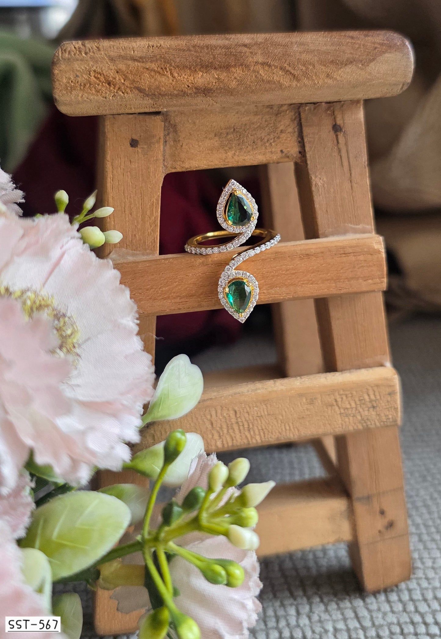 SST 567 | LUXURY EMERALD TEARDROP RING