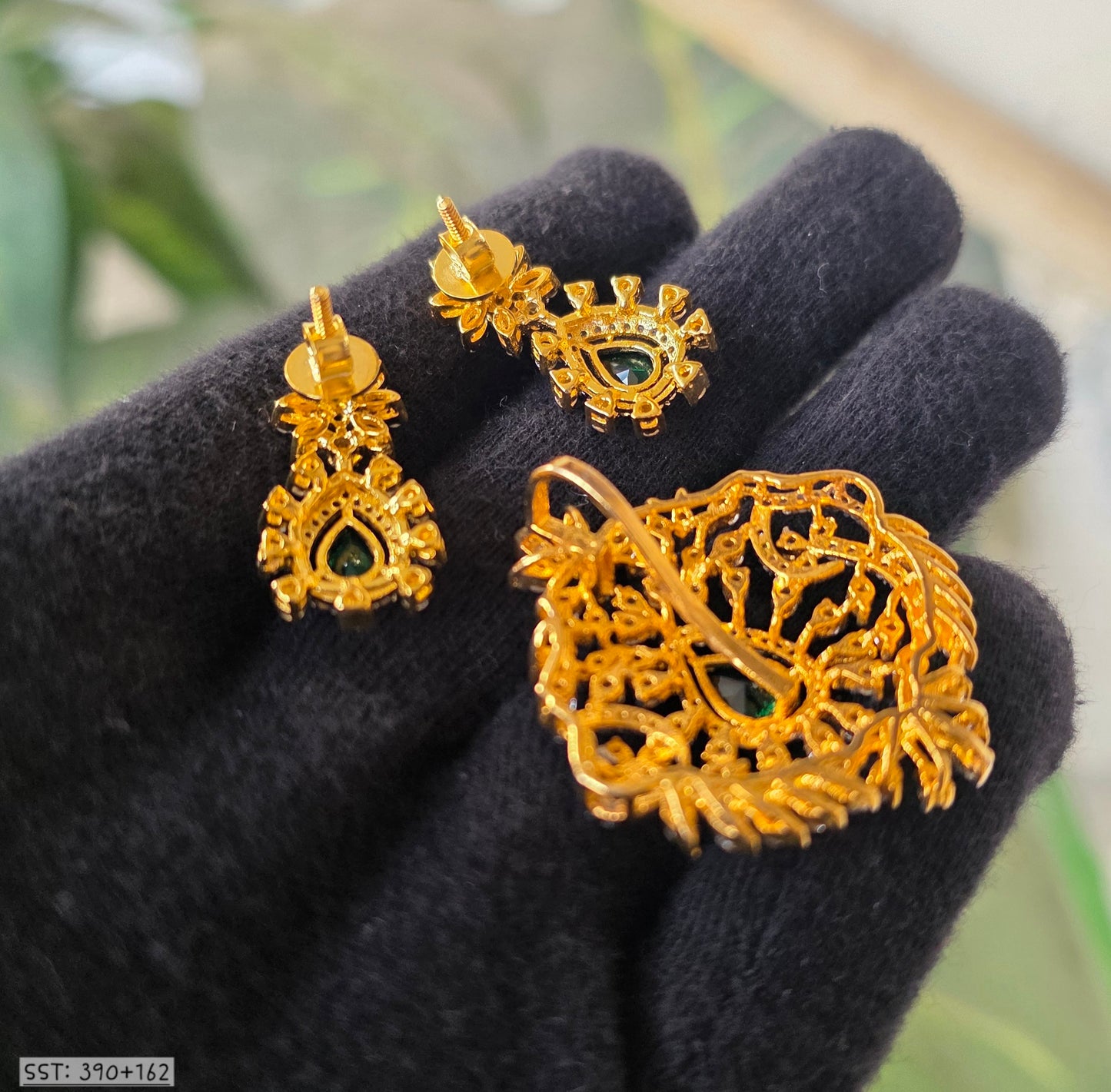 SST 390 + 162 | PENDENT AND EARRINGS SET