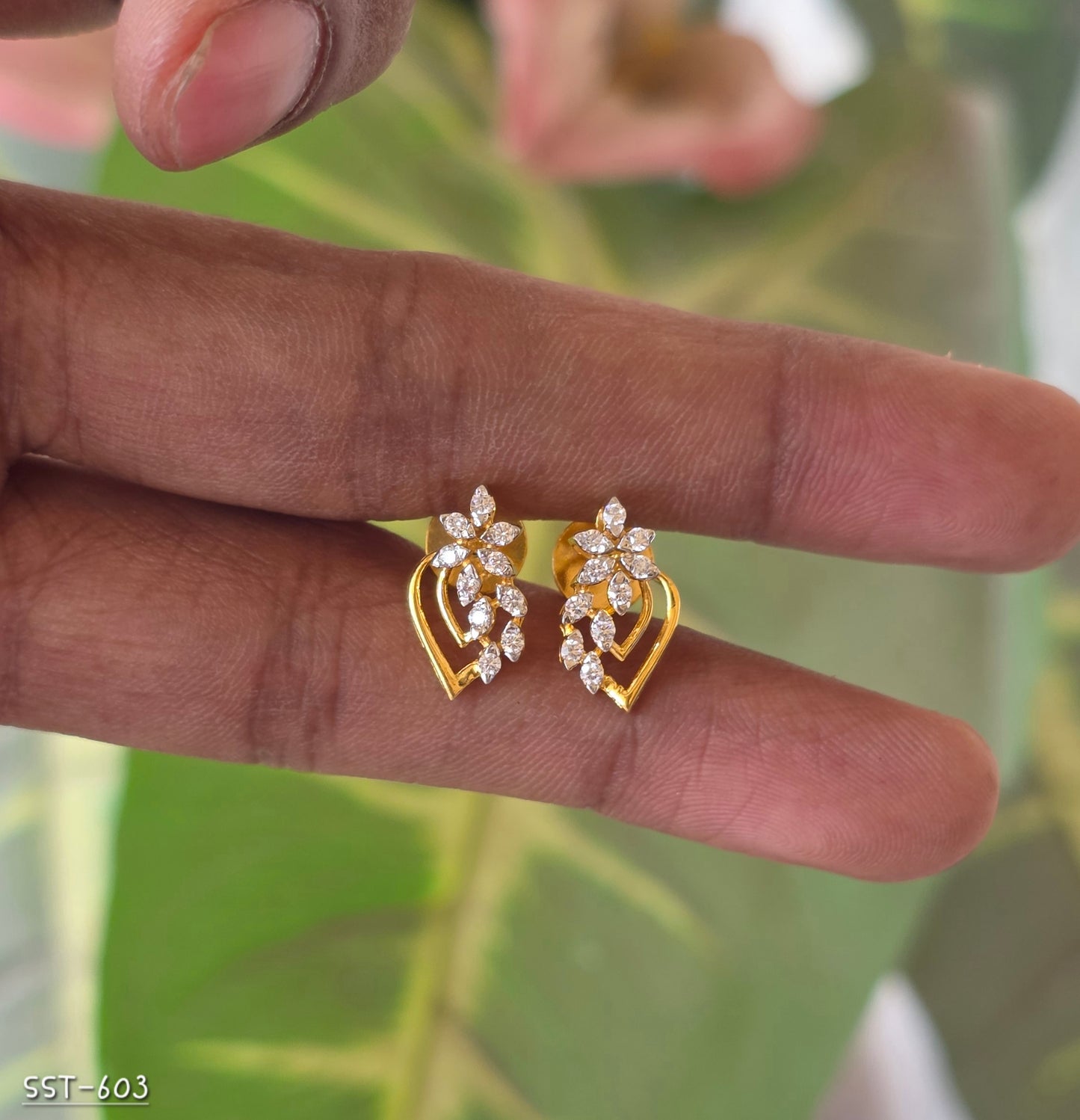 SST 603 | RADIANT CRYSTAL FAN STATEMENT EARRINGS