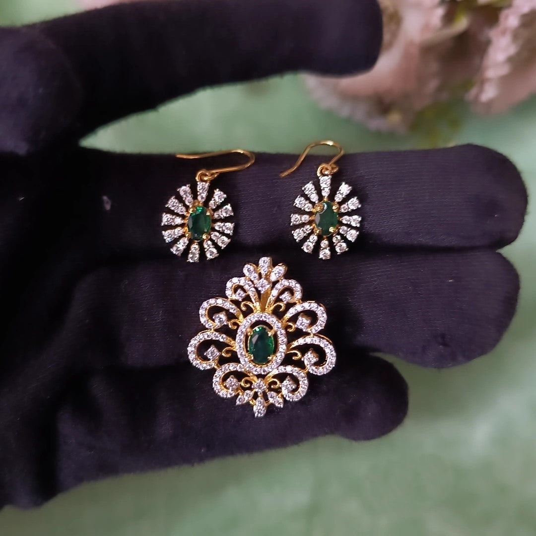 SST 274 + 306 | PENDENT AND EARRINGS SET