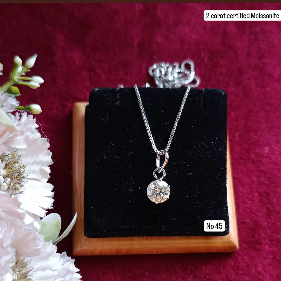 M6 MOISSANITE PENDANT AND CHAIN