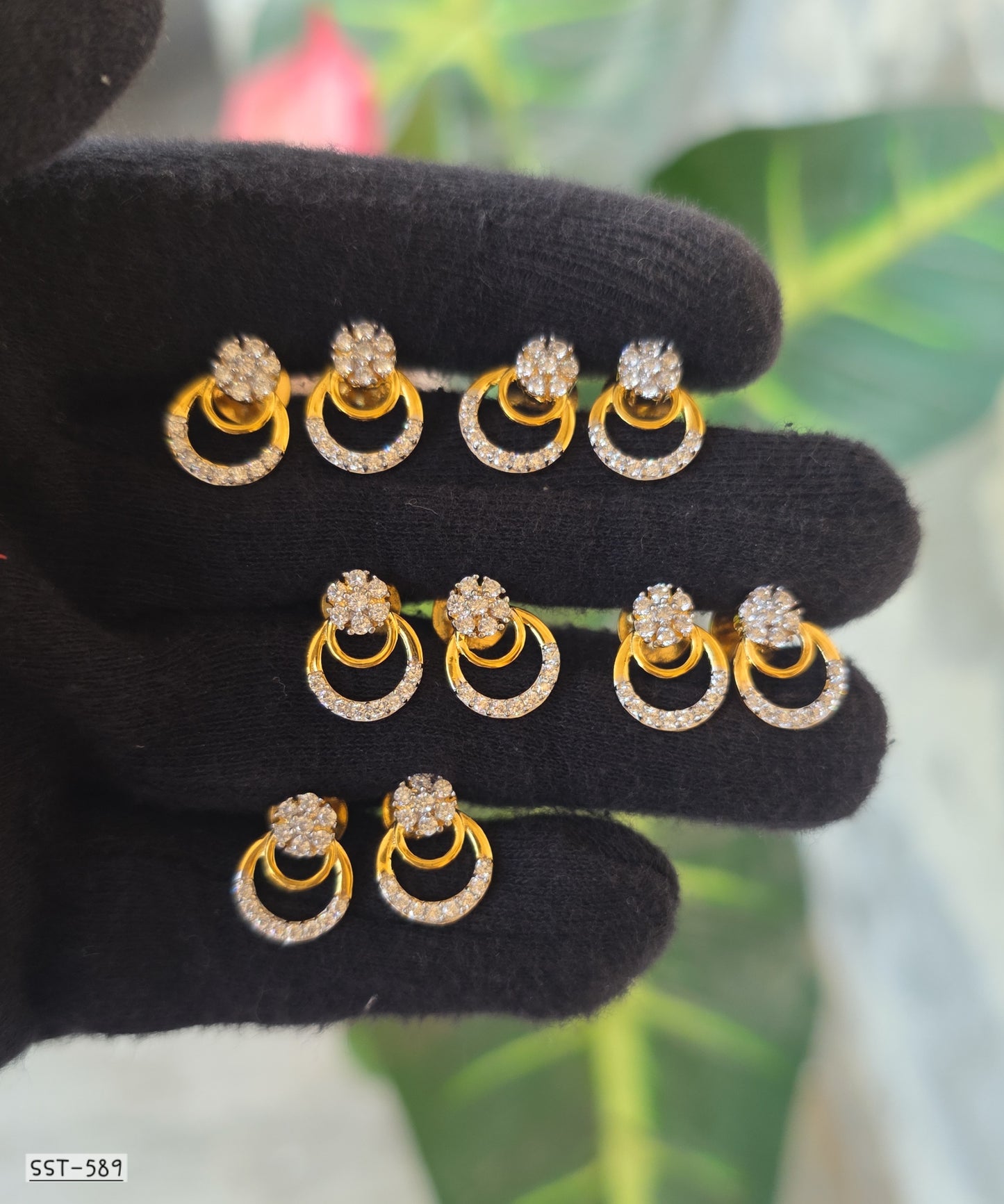 SST 589 | DIAMOND FLORAL CLUSTER EARRINGS