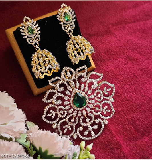 SST 372 + 480 | PENDENT AND EARRINGS SET