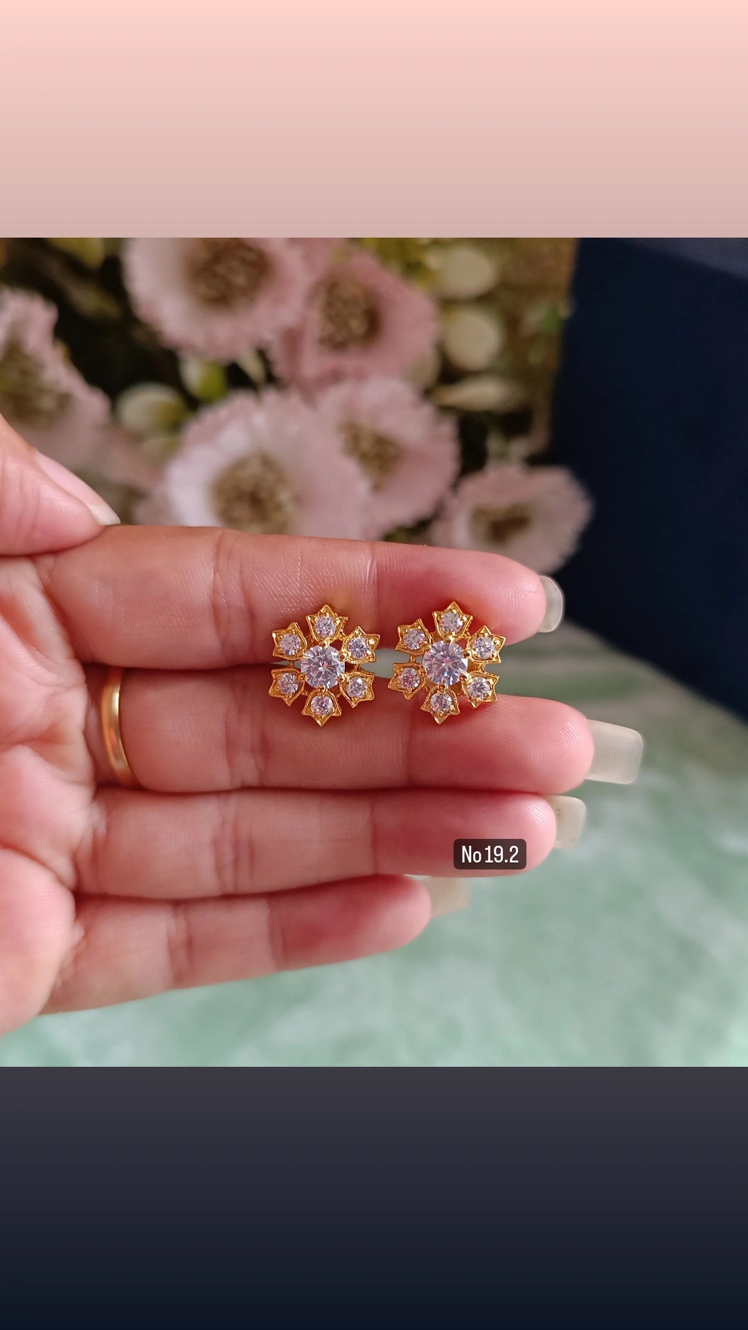 SST 196 | FLOWER STUD EARRING WITH CUBIC ZIRCONIA DIAMOND