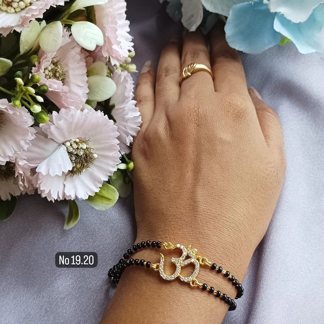 SST 106 | SACRED OM HAND MANGALSUTRA