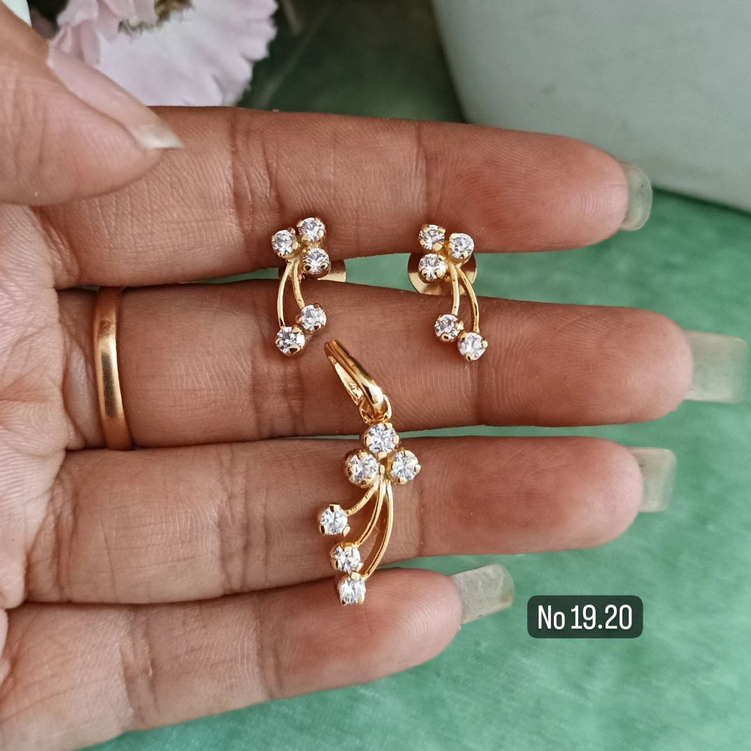 SST 240 | FLORAL PENDANT AND EARRING SET