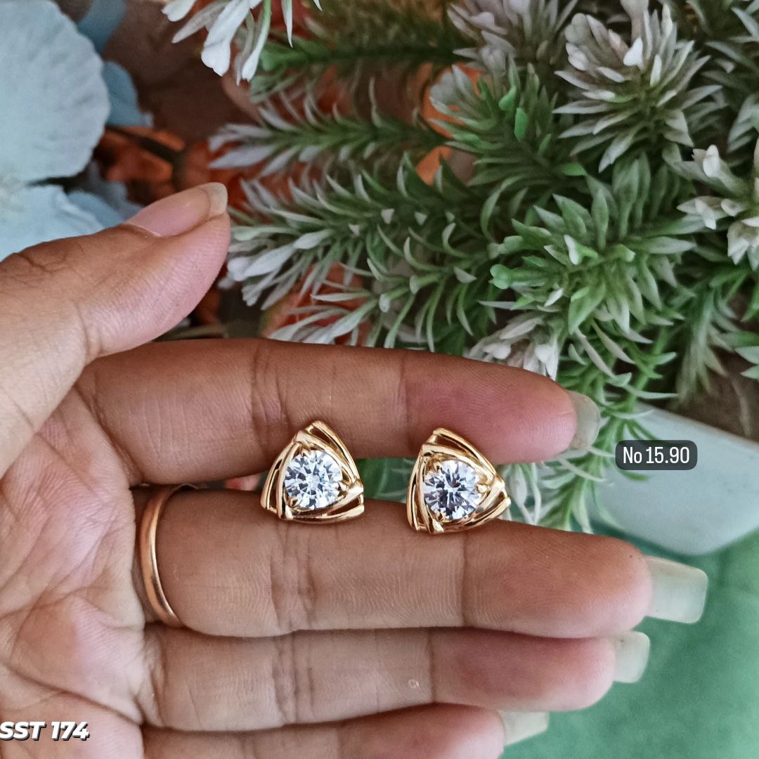 SST 174 | TRIANGLE SOLITAIRE DIAMOND STUD