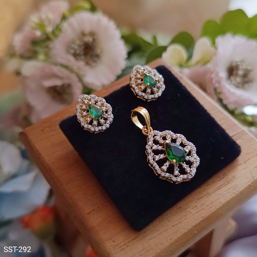 SST 292 | ELEGANT CRYSTAL PENDENT AND EARRINGS