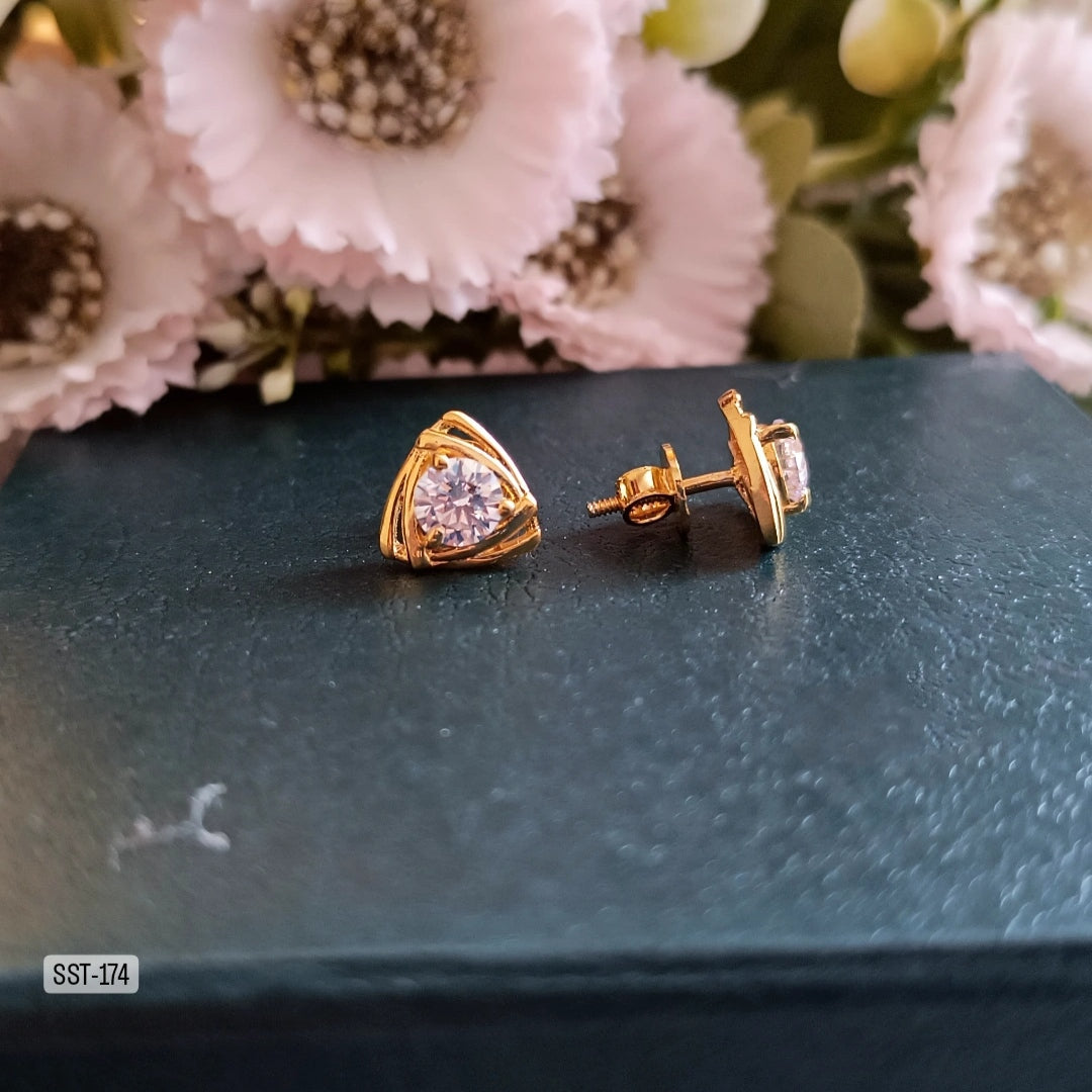 SST 174 | TRIANGLE SOLITAIRE DIAMOND STUD